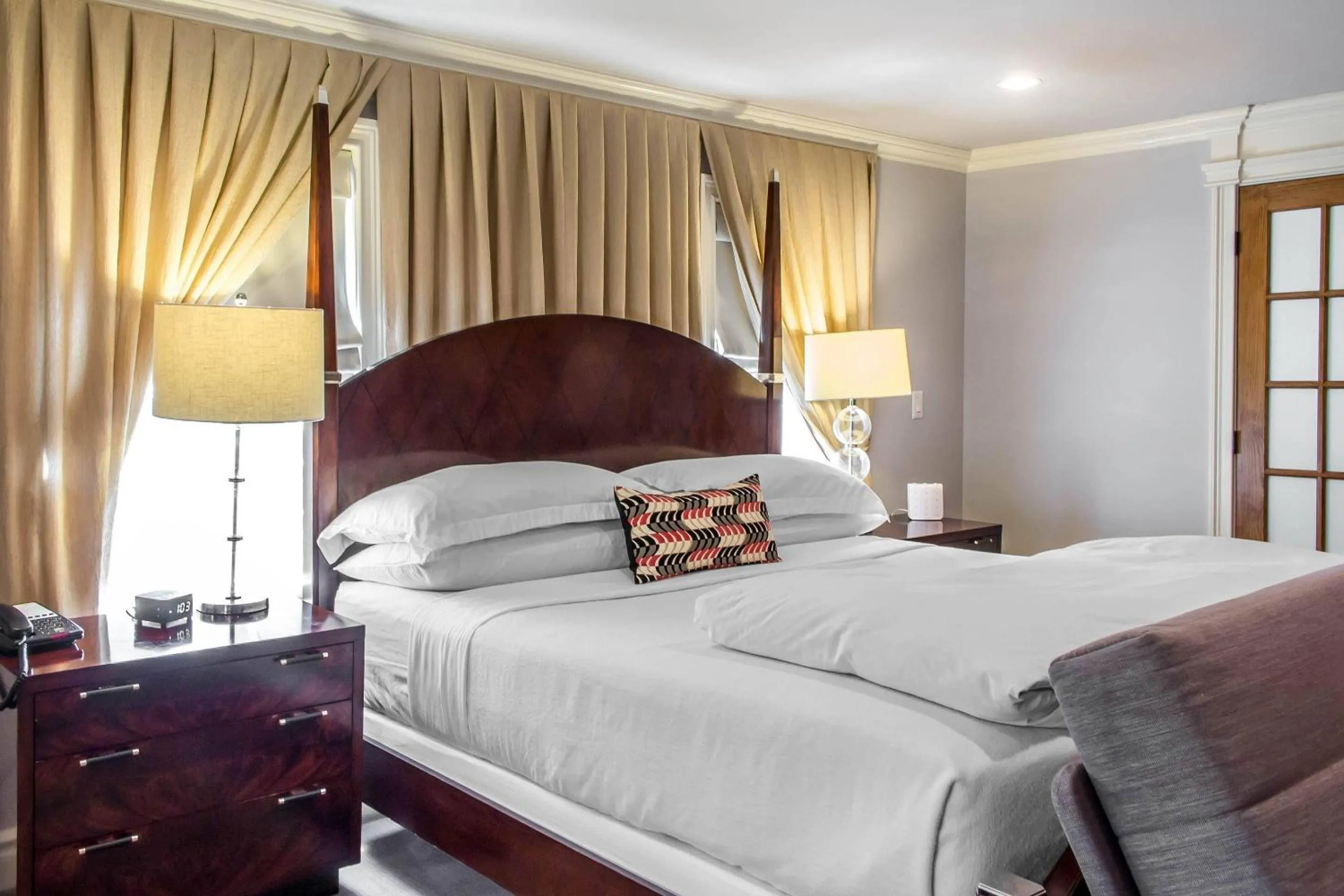 Bedroom, Bed in The Peacock Inn, an Ascend Collection Hotel