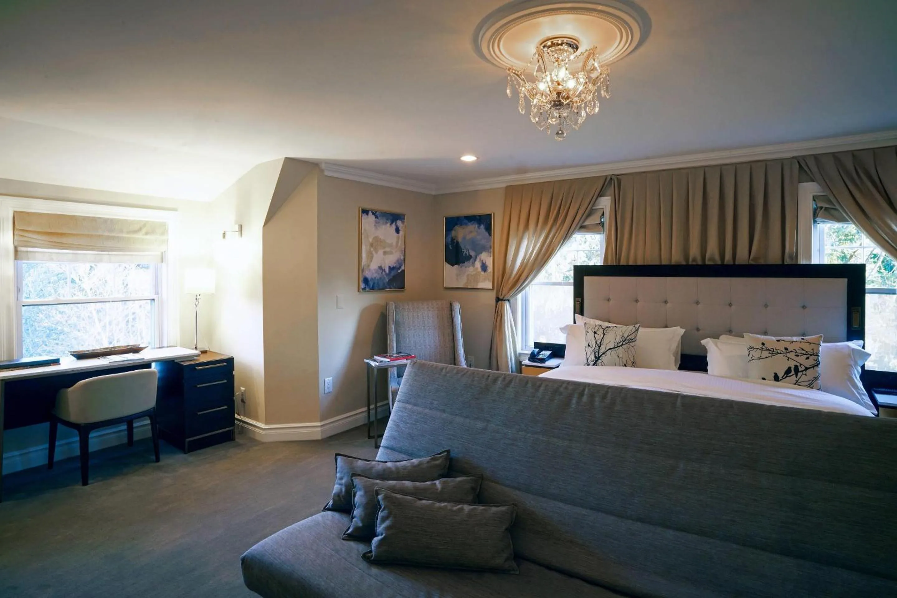 Bedroom, Bed in The Peacock Inn, an Ascend Collection Hotel