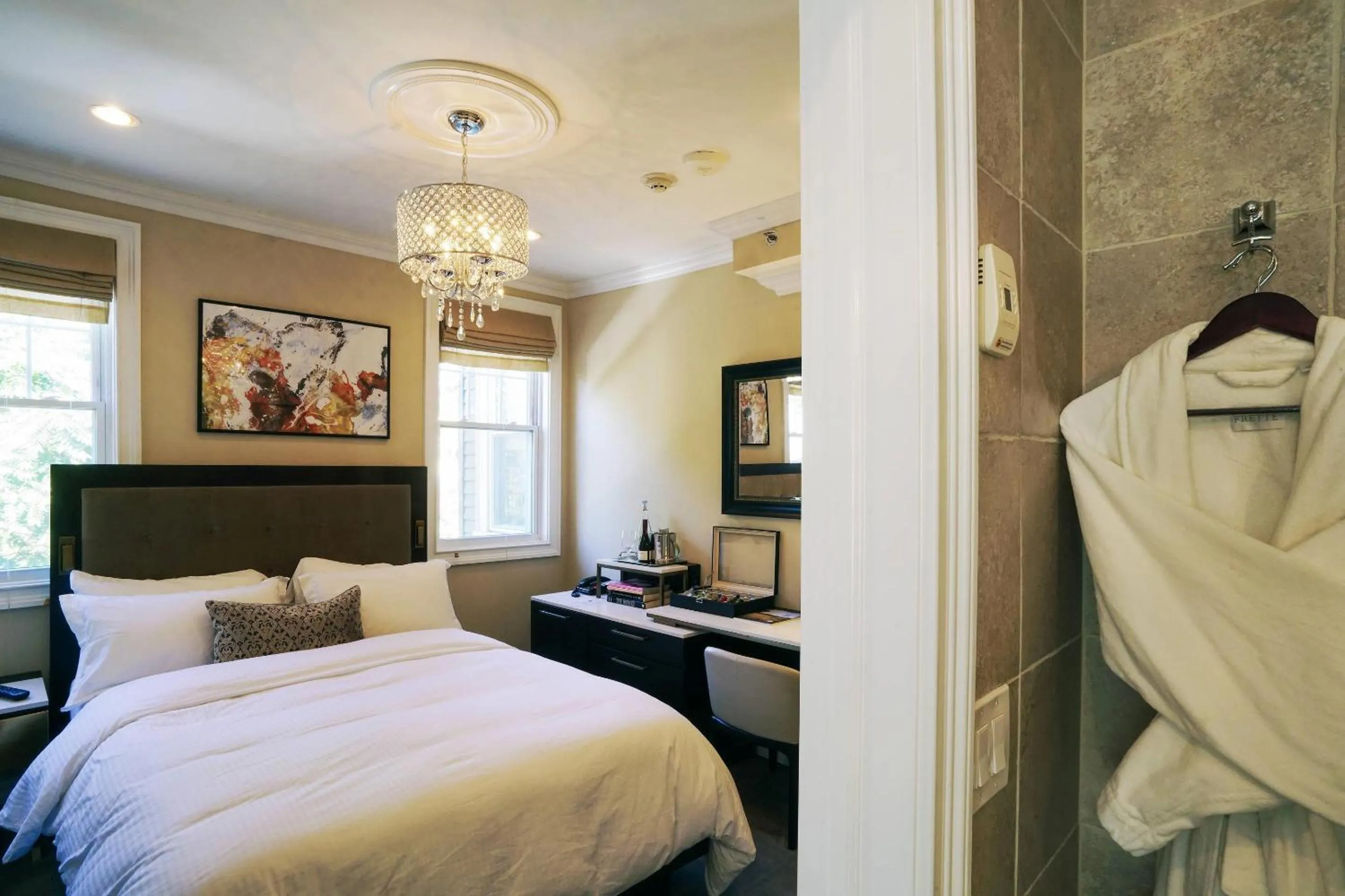 Bedroom, Bed in The Peacock Inn, an Ascend Collection Hotel