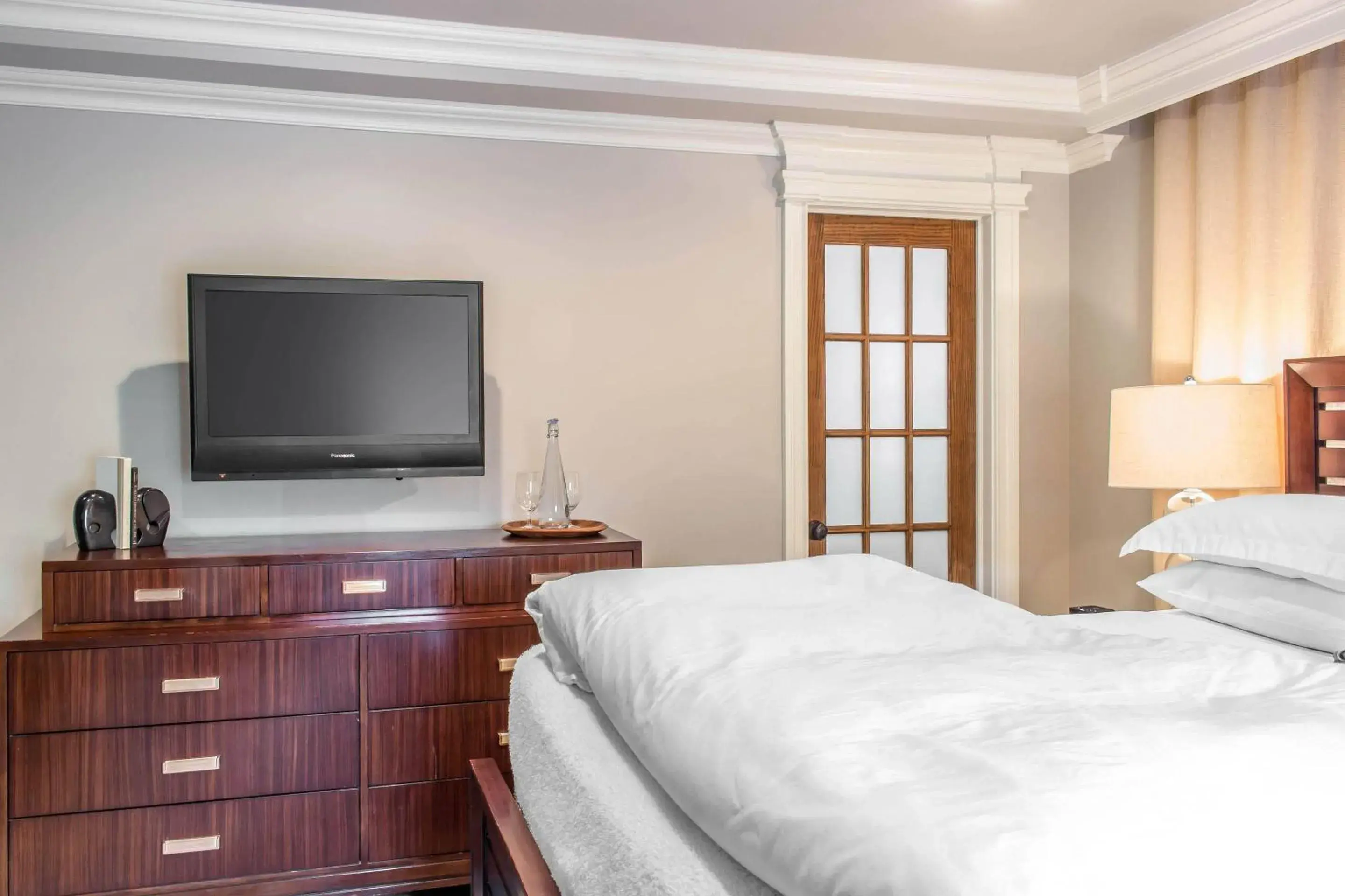 King Room - Non-Smoking in The Peacock Inn, an Ascend Collection Hotel King Room - Non-Smoking in The Peacock Inn, an Ascend Collection Hotel