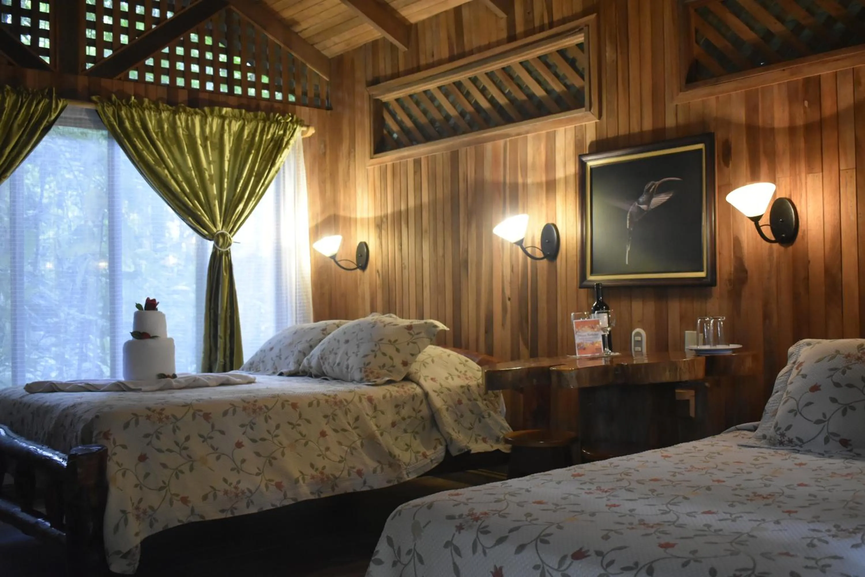 Bed in Arenal Oasis Eco Lodge & Wildlife Refuge