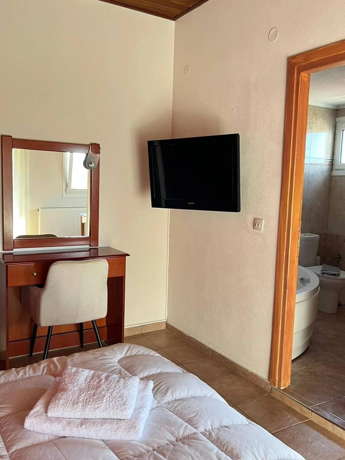 Bathroom, Bed in Drosia Hotel