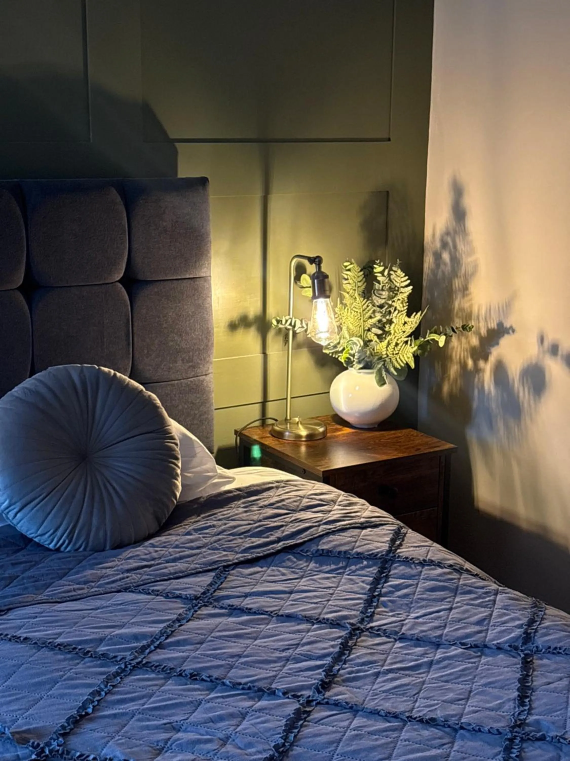 Bed in The Red Lion & Cellar Room, Betchworth