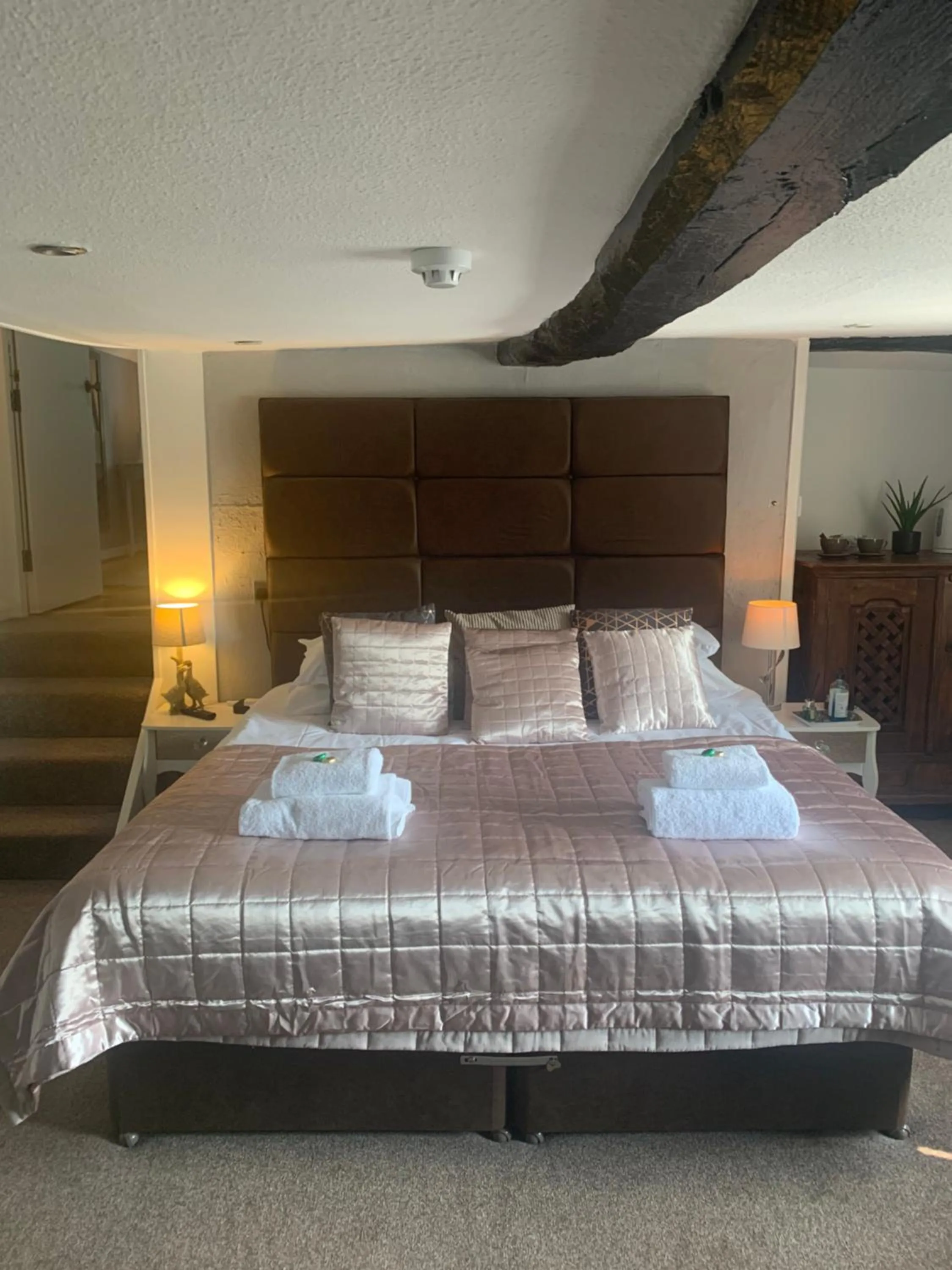 Bed in The Red Lion & Cellar Room, Betchworth