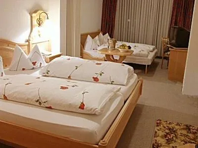 Photo of the whole room, Bed in Hotel Schlossgarten