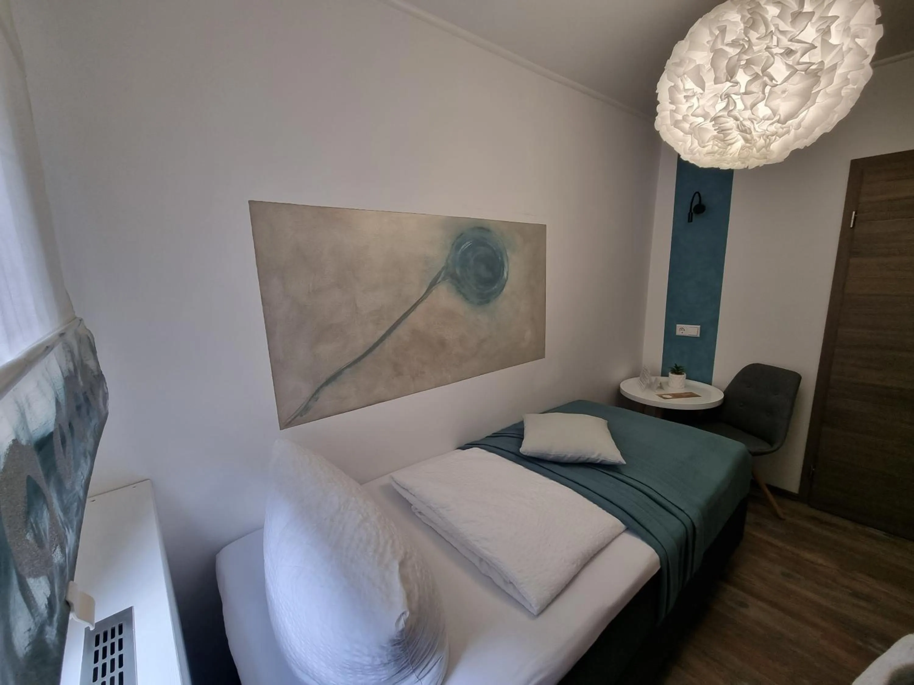 Bed in Hotel Zur Post