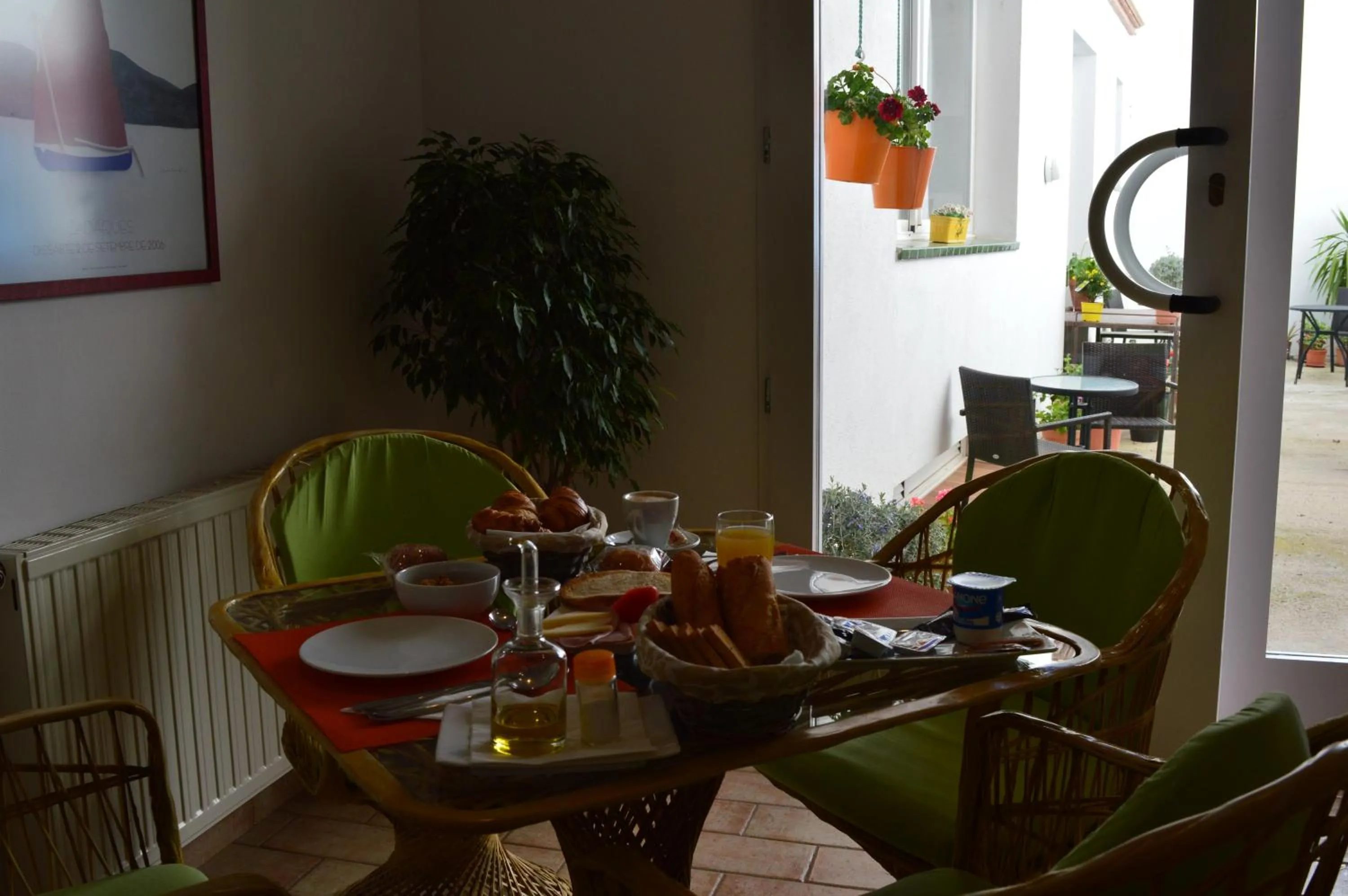 Restaurant/places to eat in Hotel Nou Estrelles