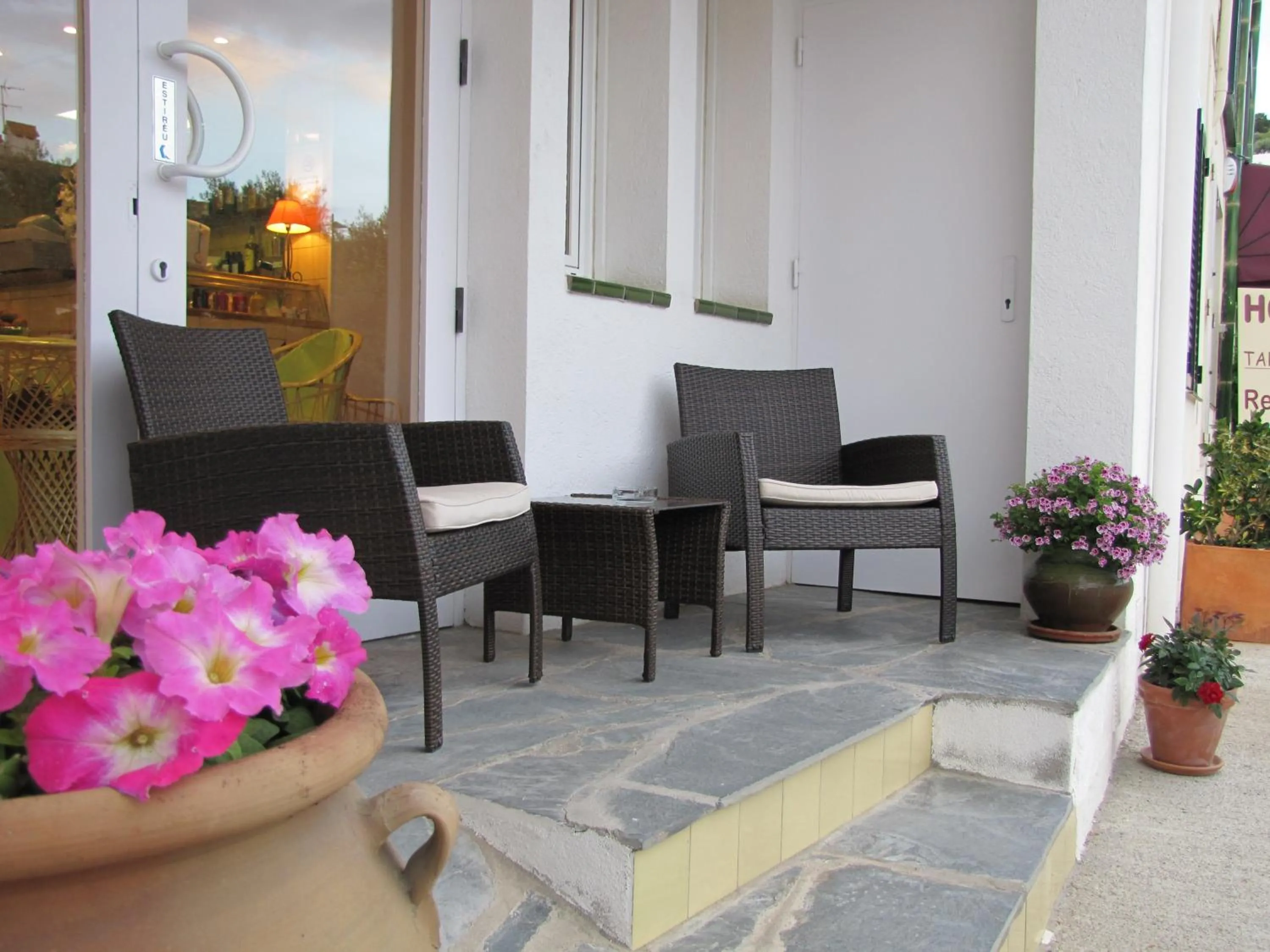 Facade/entrance in Hotel Nou Estrelles
