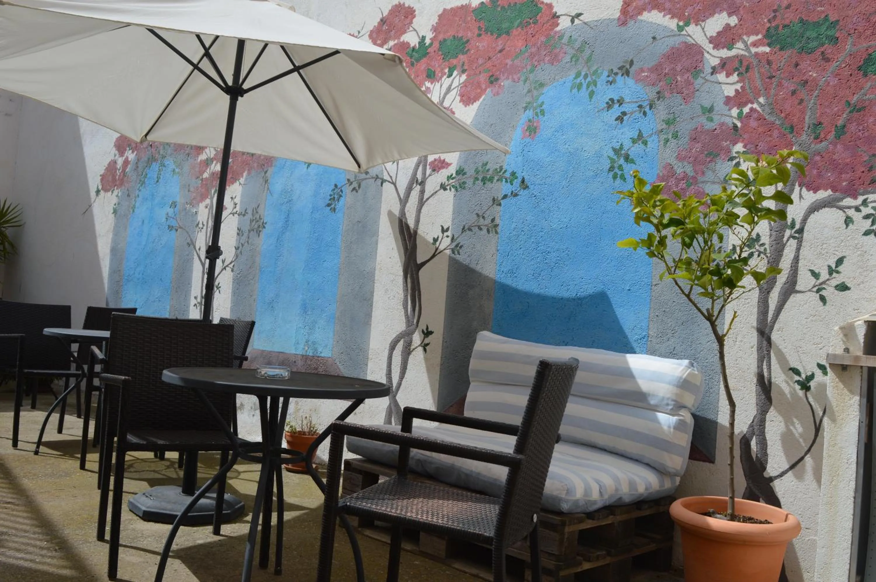 Patio in Hotel Nou Estrelles