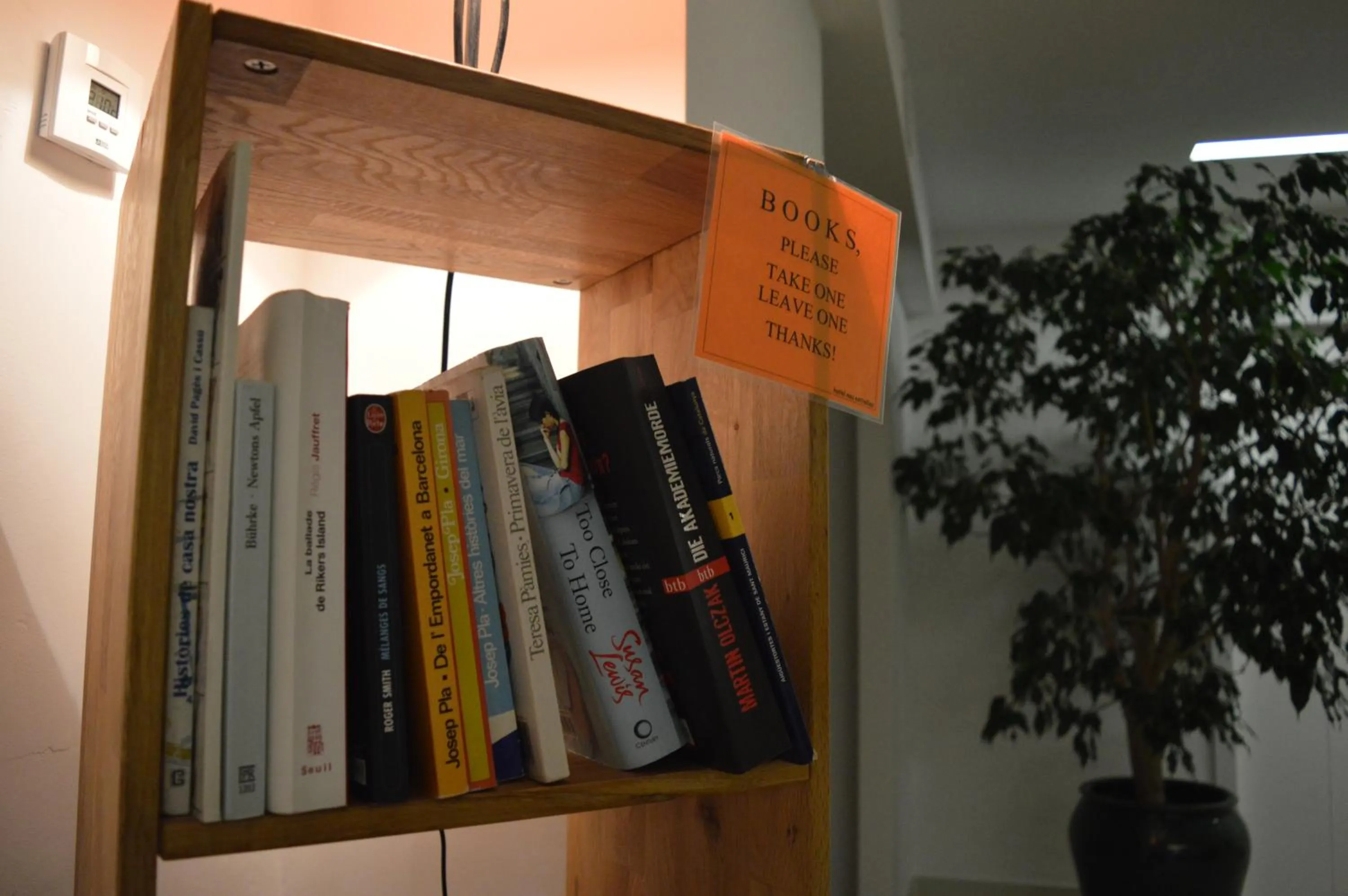 Library in Hotel Nou Estrelles