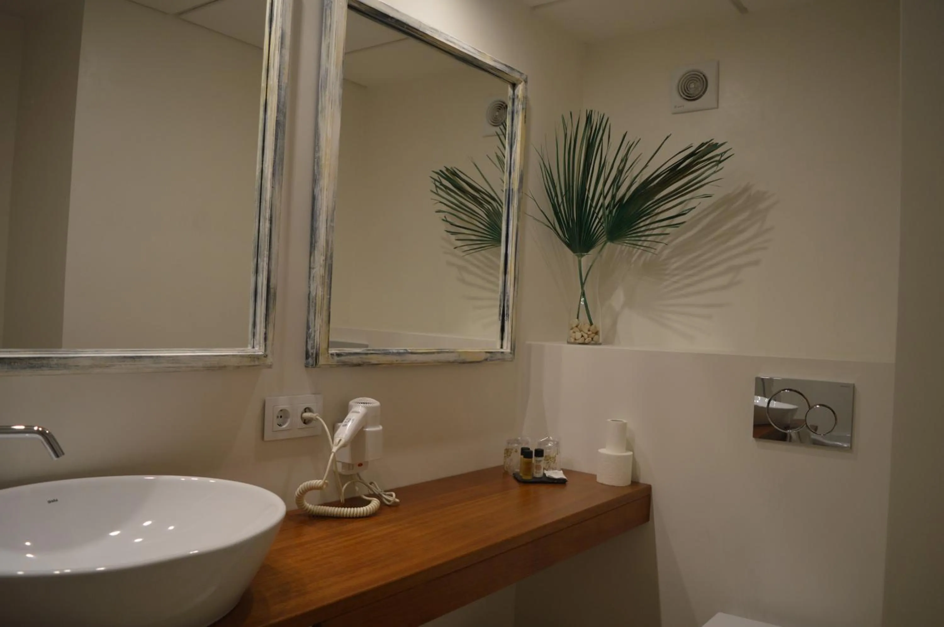 Bathroom in Hotel Nou Estrelles