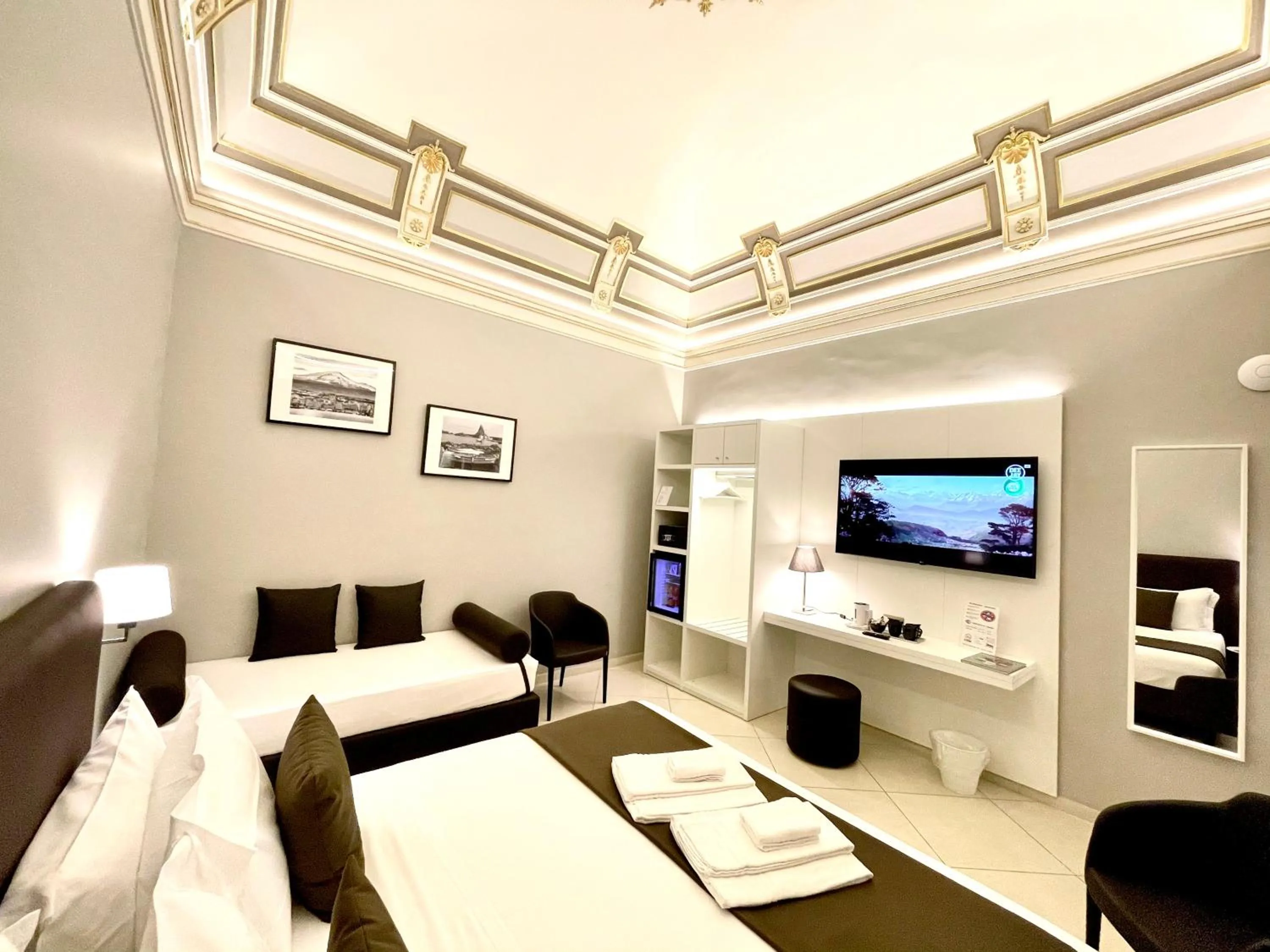 TV and multimedia, Bed in ETNEA STYLE CATANIA LUXURY ROOMS