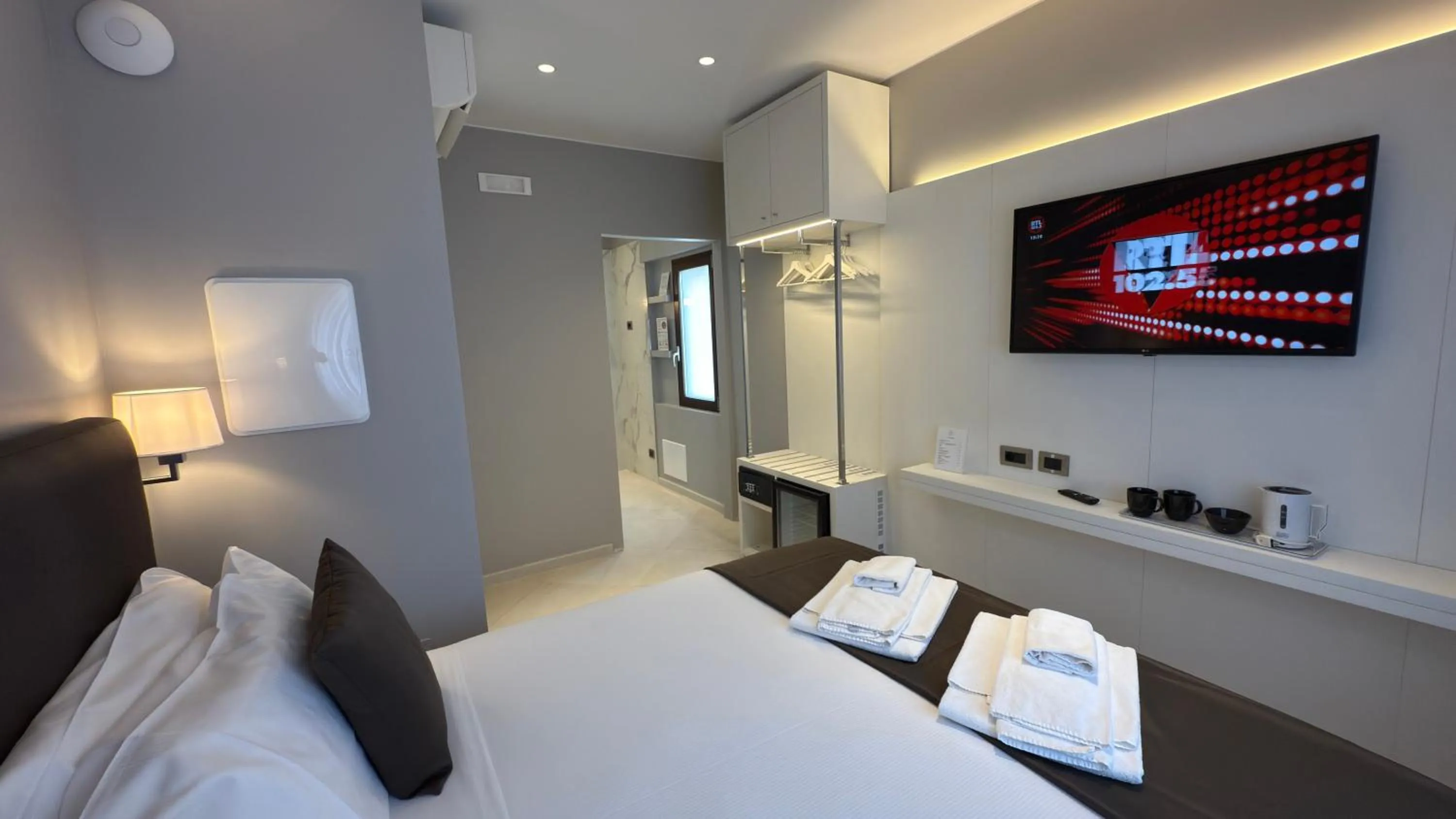 TV and multimedia, Bed in ETNEA STYLE CATANIA LUXURY ROOMS