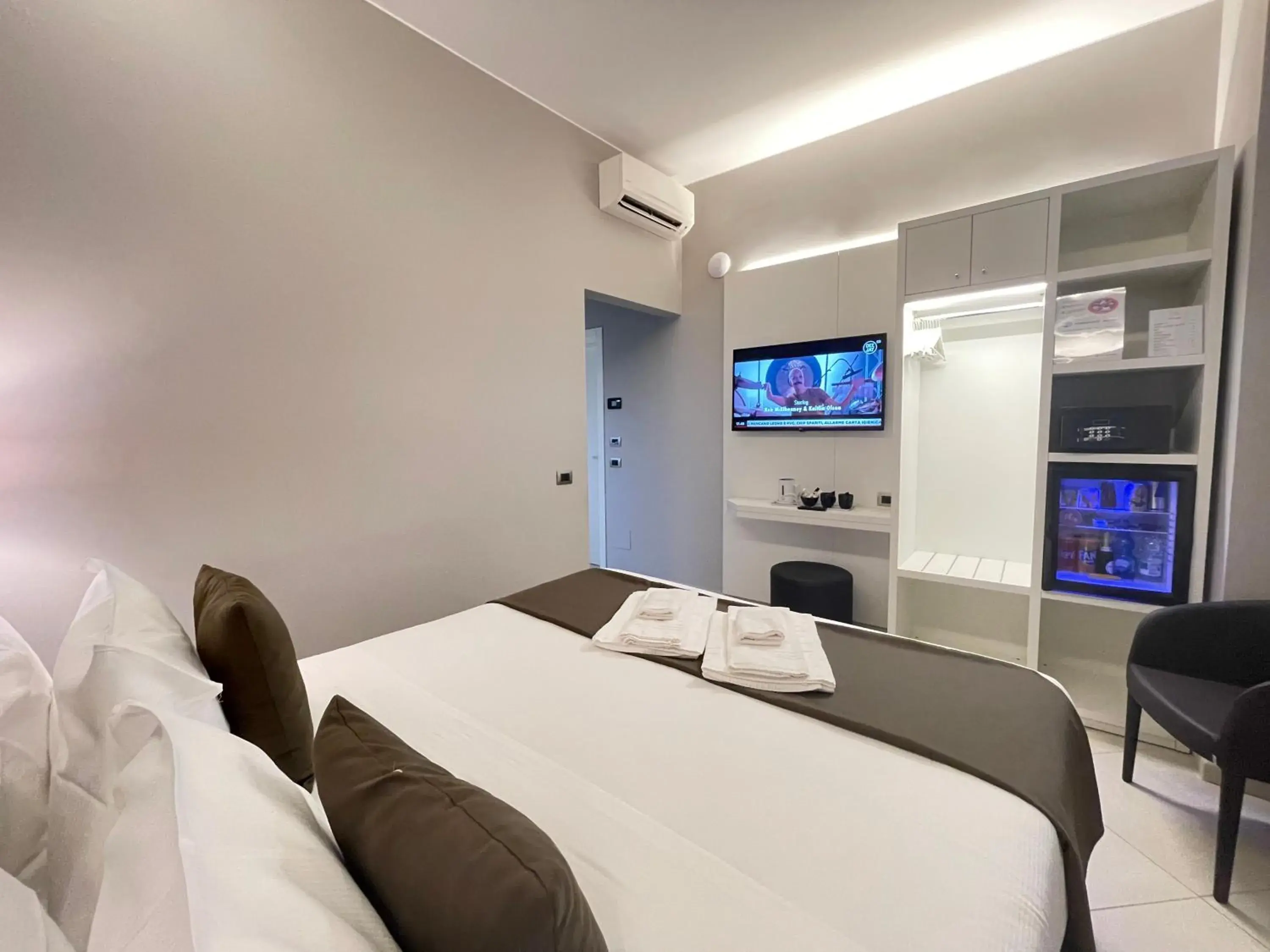 Deluxe Double or Twin Room in ETNEA STYLE CATANIA LUXURY ROOMS Deluxe Double or Twin Room in ETNEA STYLE CATANIA LUXURY ROOMS