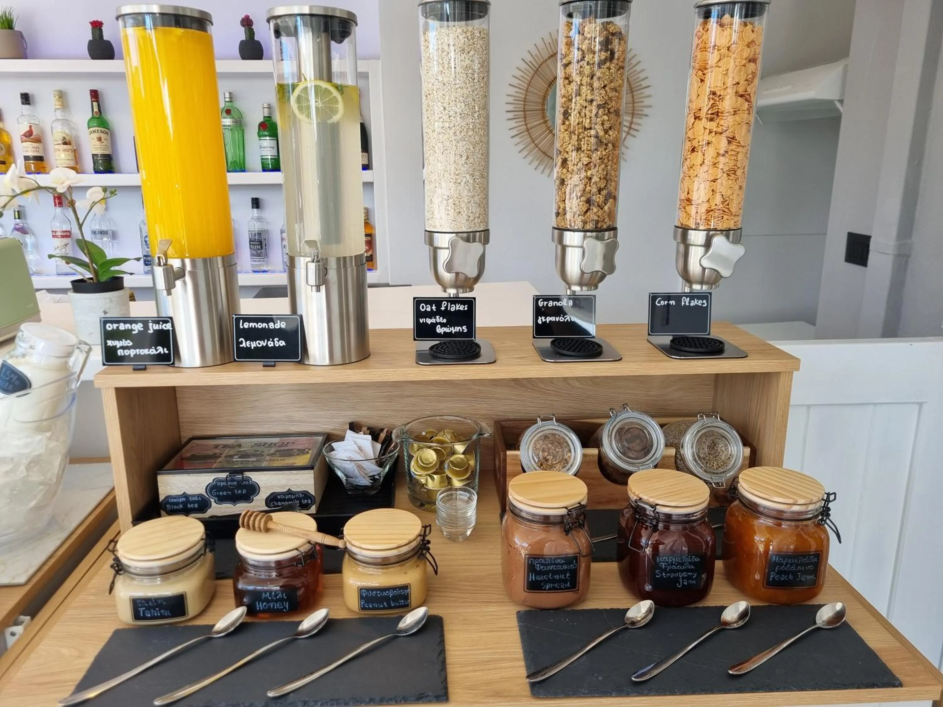 Breakfast in Eloque Simple living space