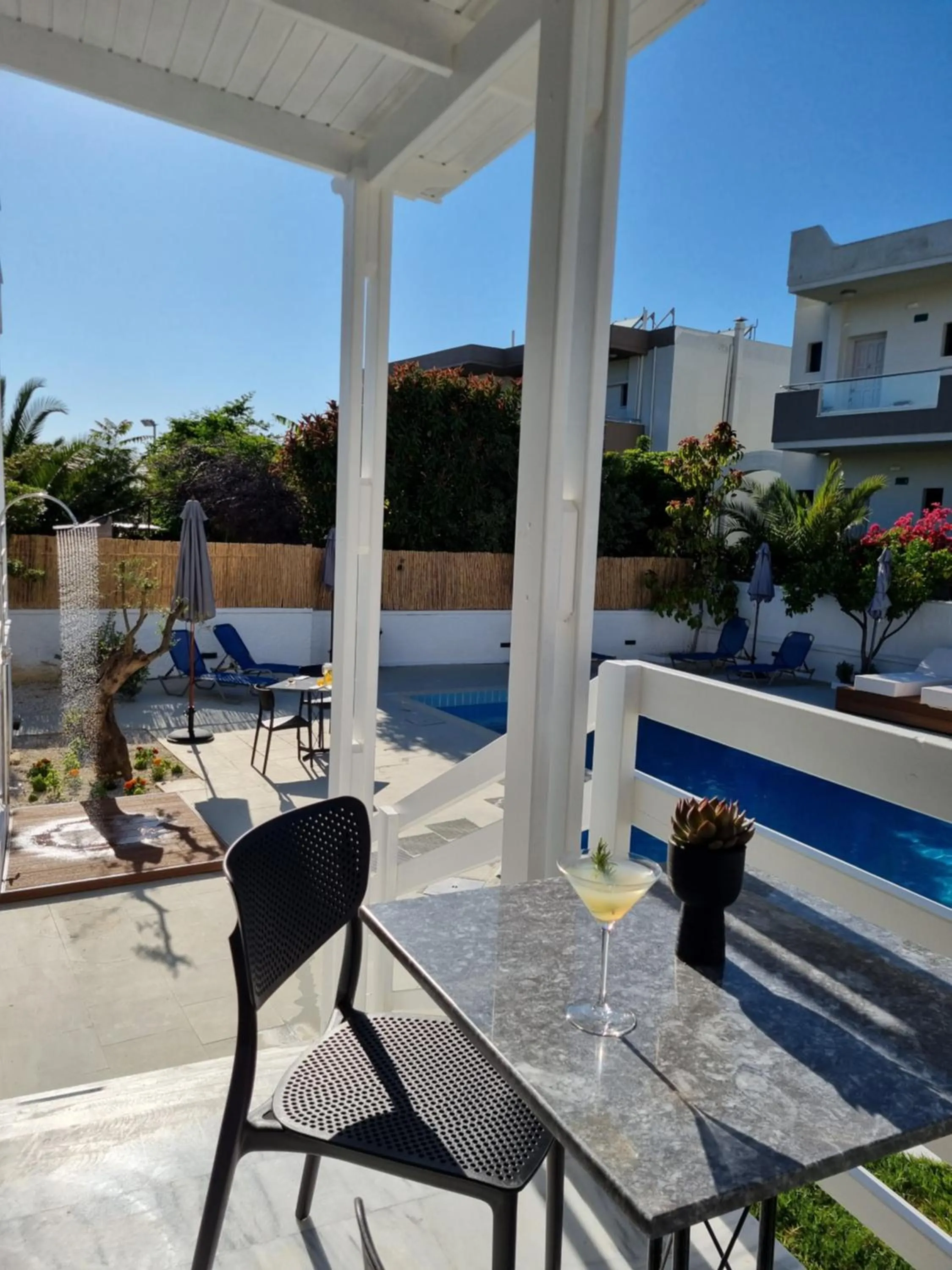 Drinks in Eloque Simple living space