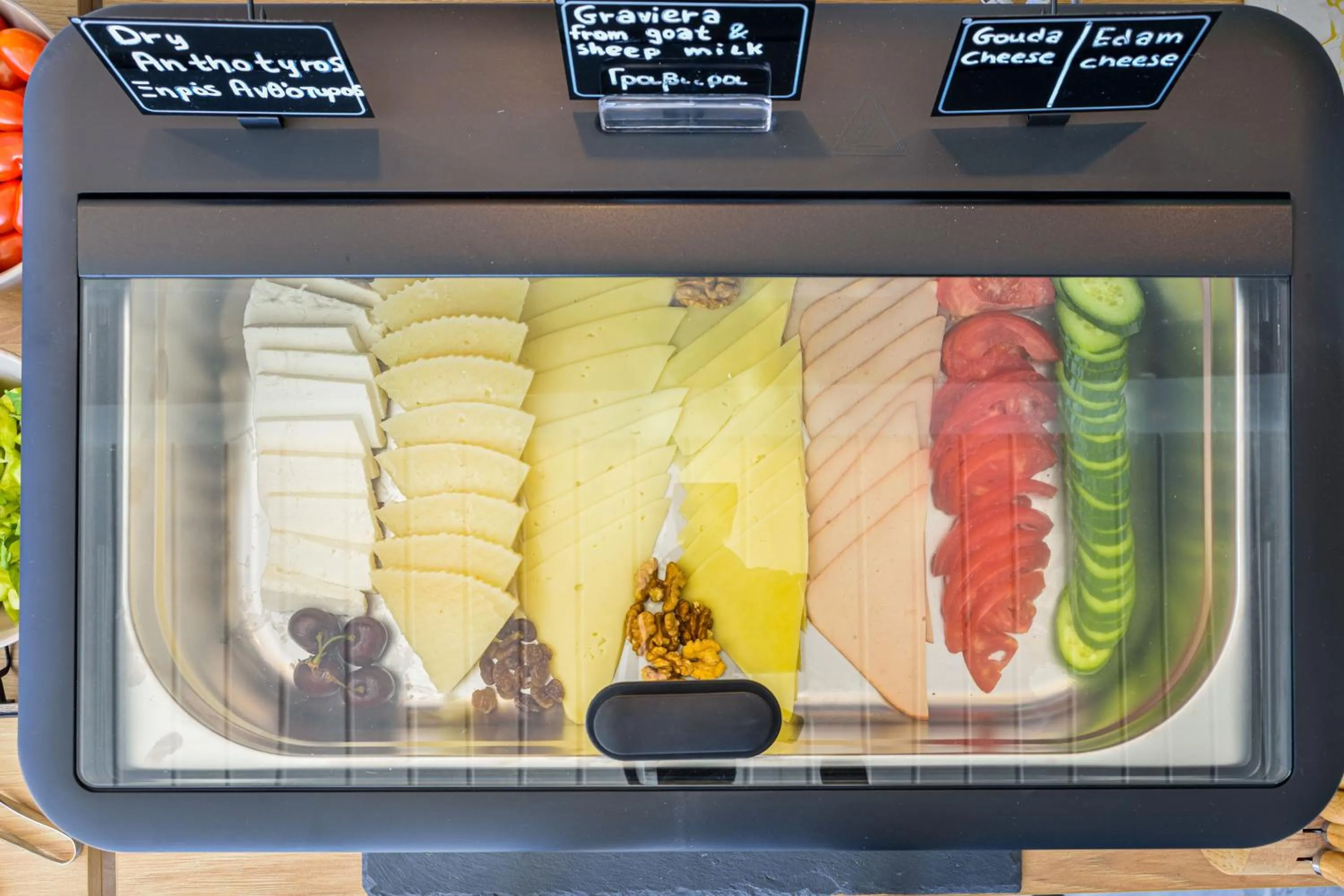 Breakfast in Eloque Simple living space