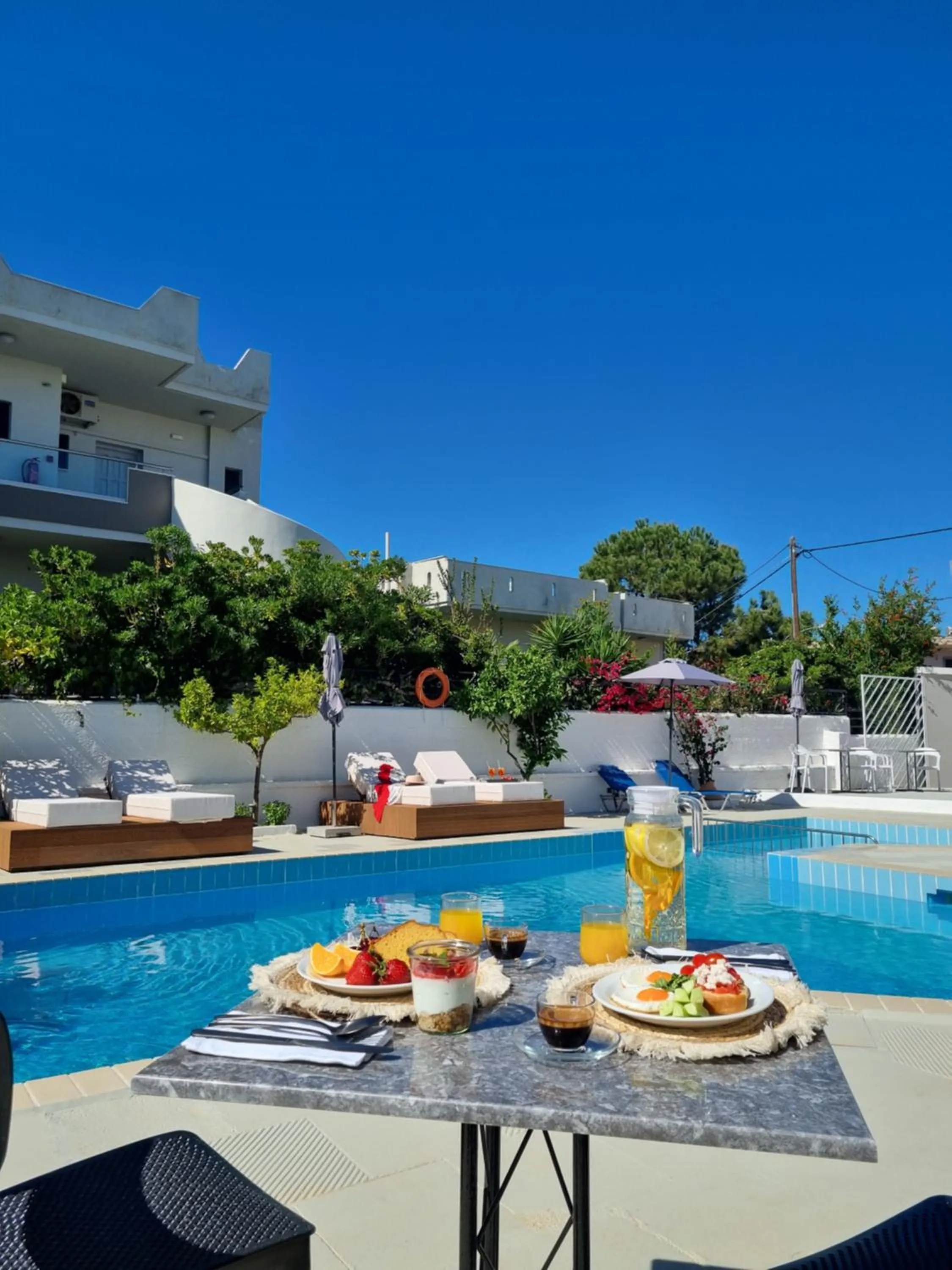 Property building in Eloque Simple living space