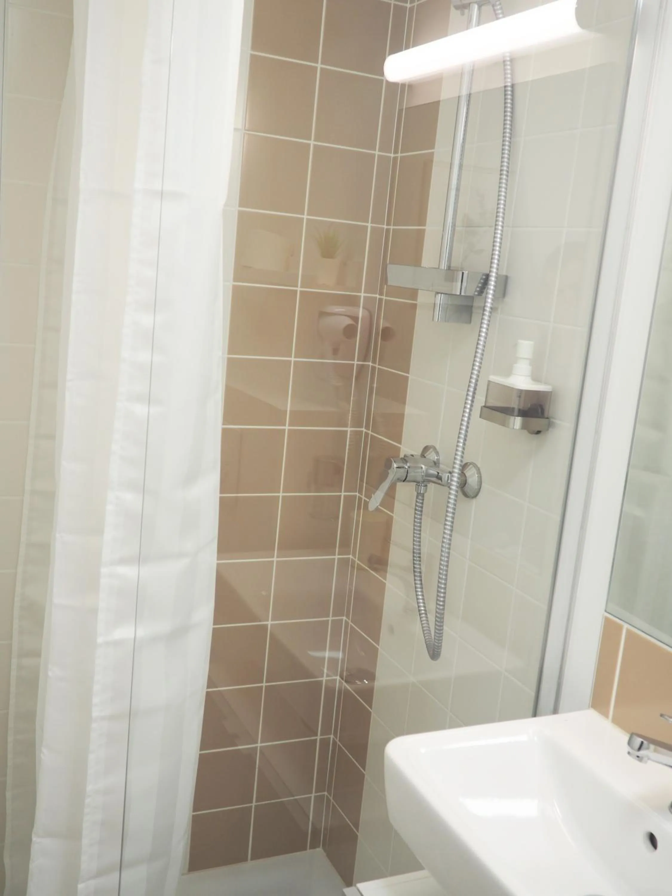 Shower in Résidence Ramblas