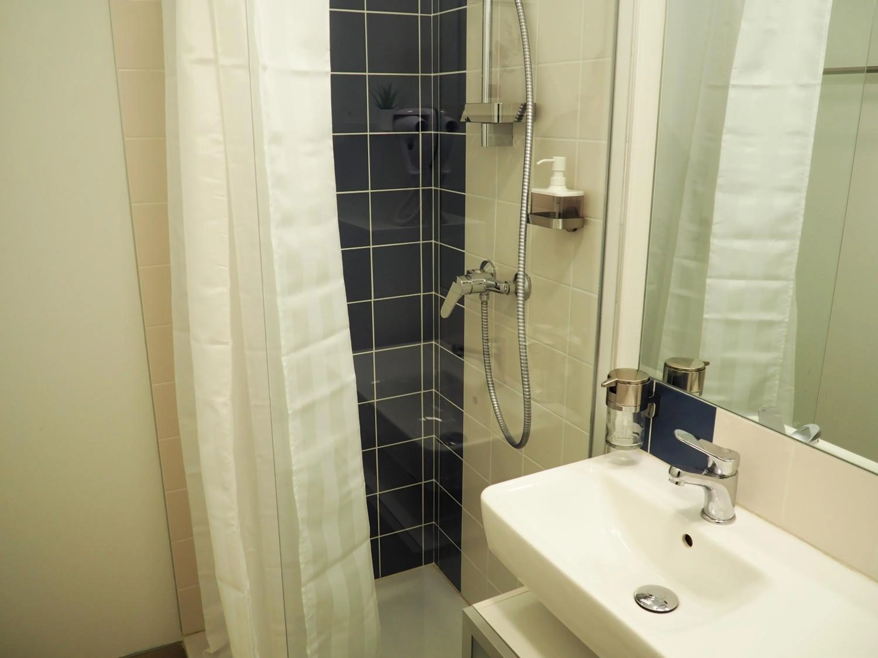 Shower in Résidence Ramblas