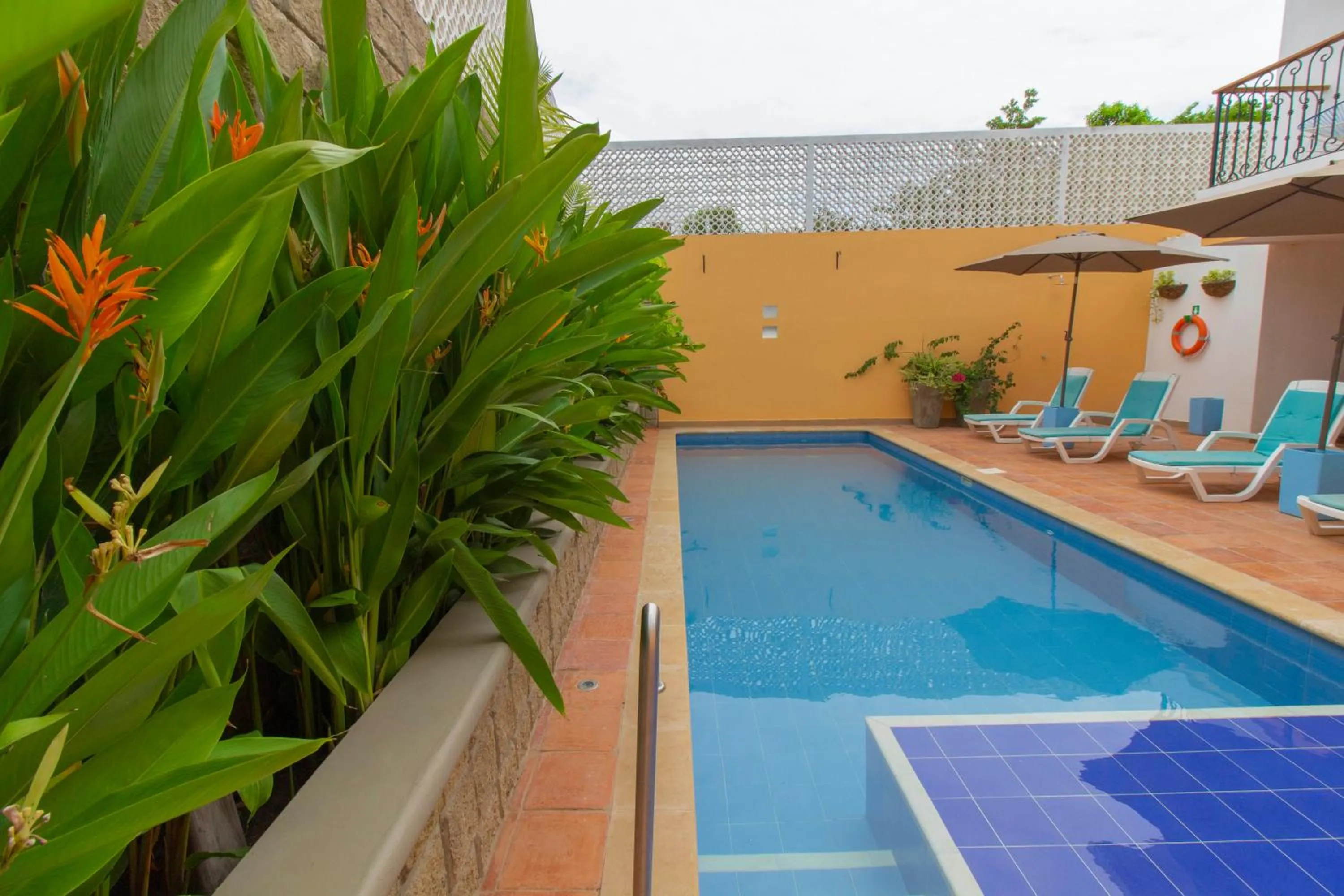 Pool view in Hotel La Gloria