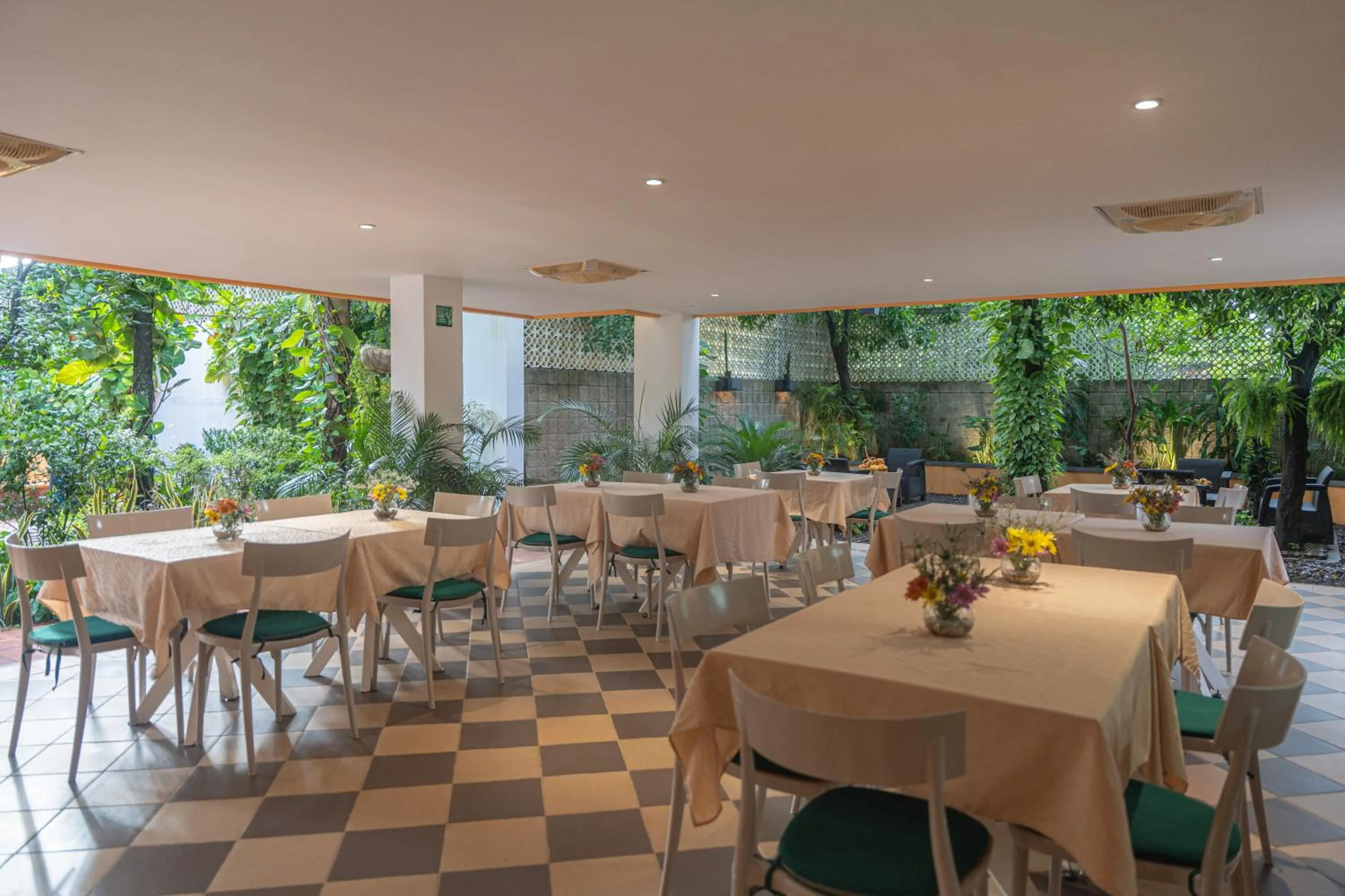 Dining area in Hotel La Gloria