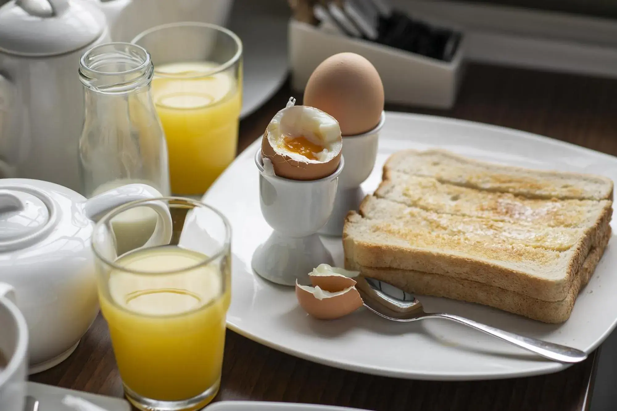 Breakfast in Springfield House - Birmingham Airport & NEC Breakfast in Springfield House - Birmingham Airport & NEC