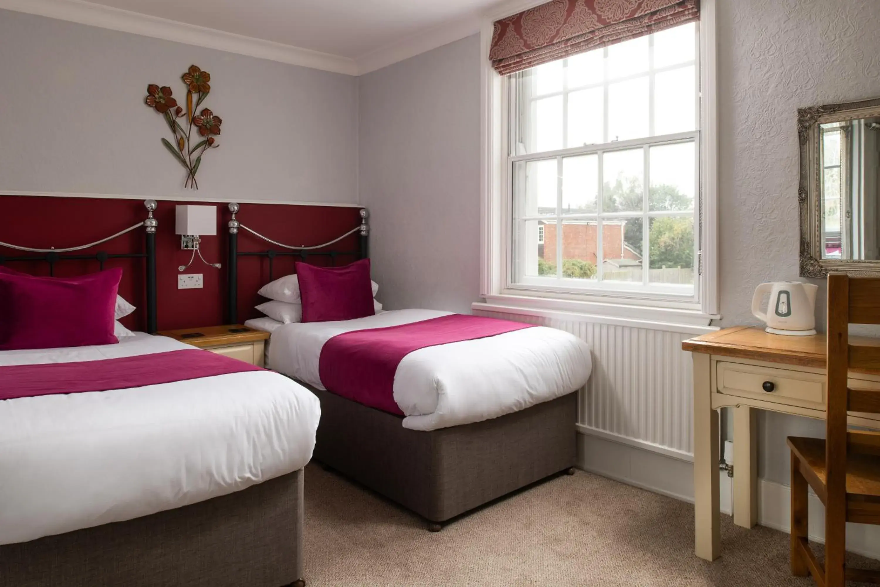 Bed in Springfield House - Birmingham Airport & NEC