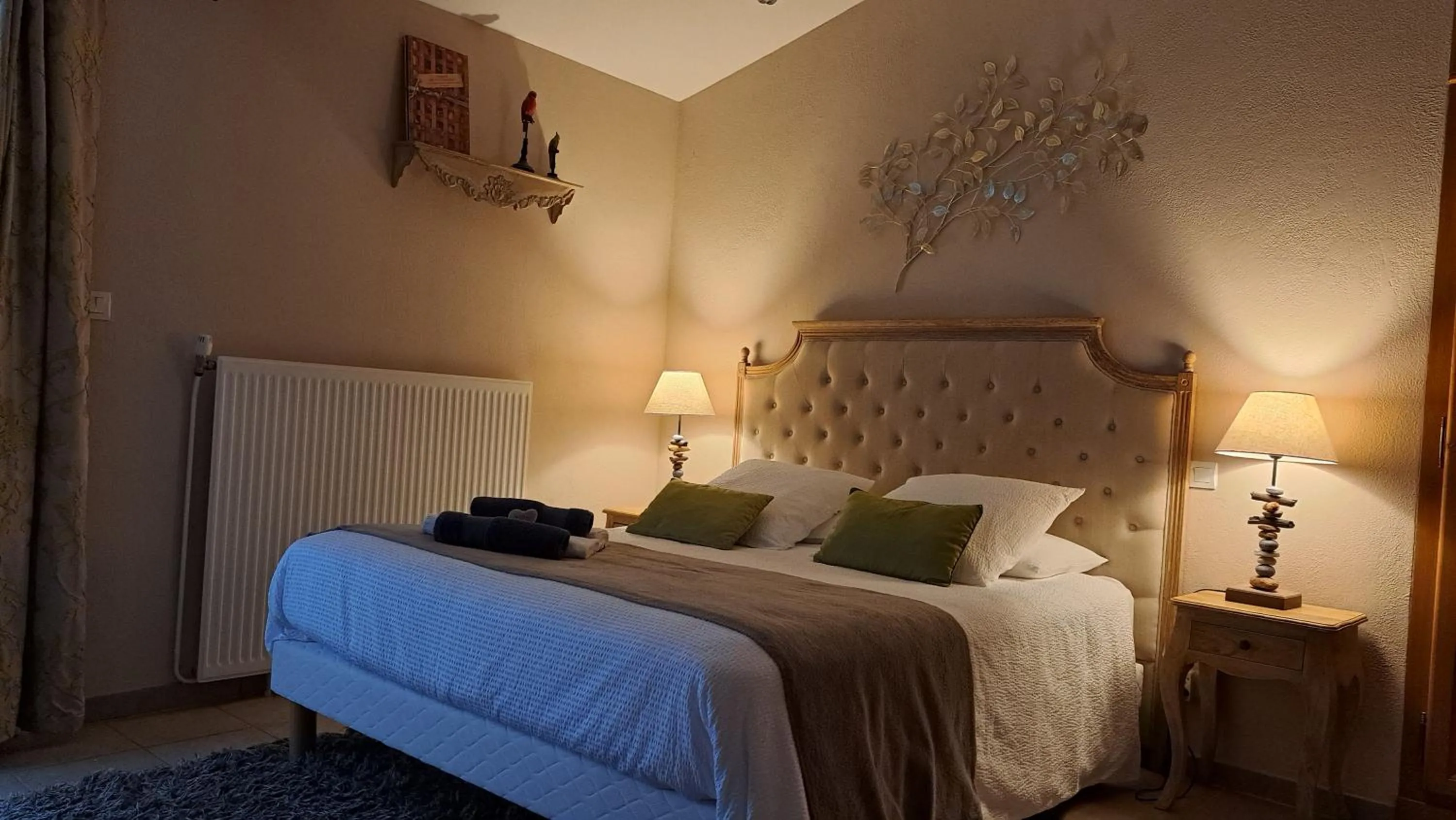 Patio, Bed in La Barde Montfort, votre maison d'hôtes à 4 kms de Sarlat Dordogne