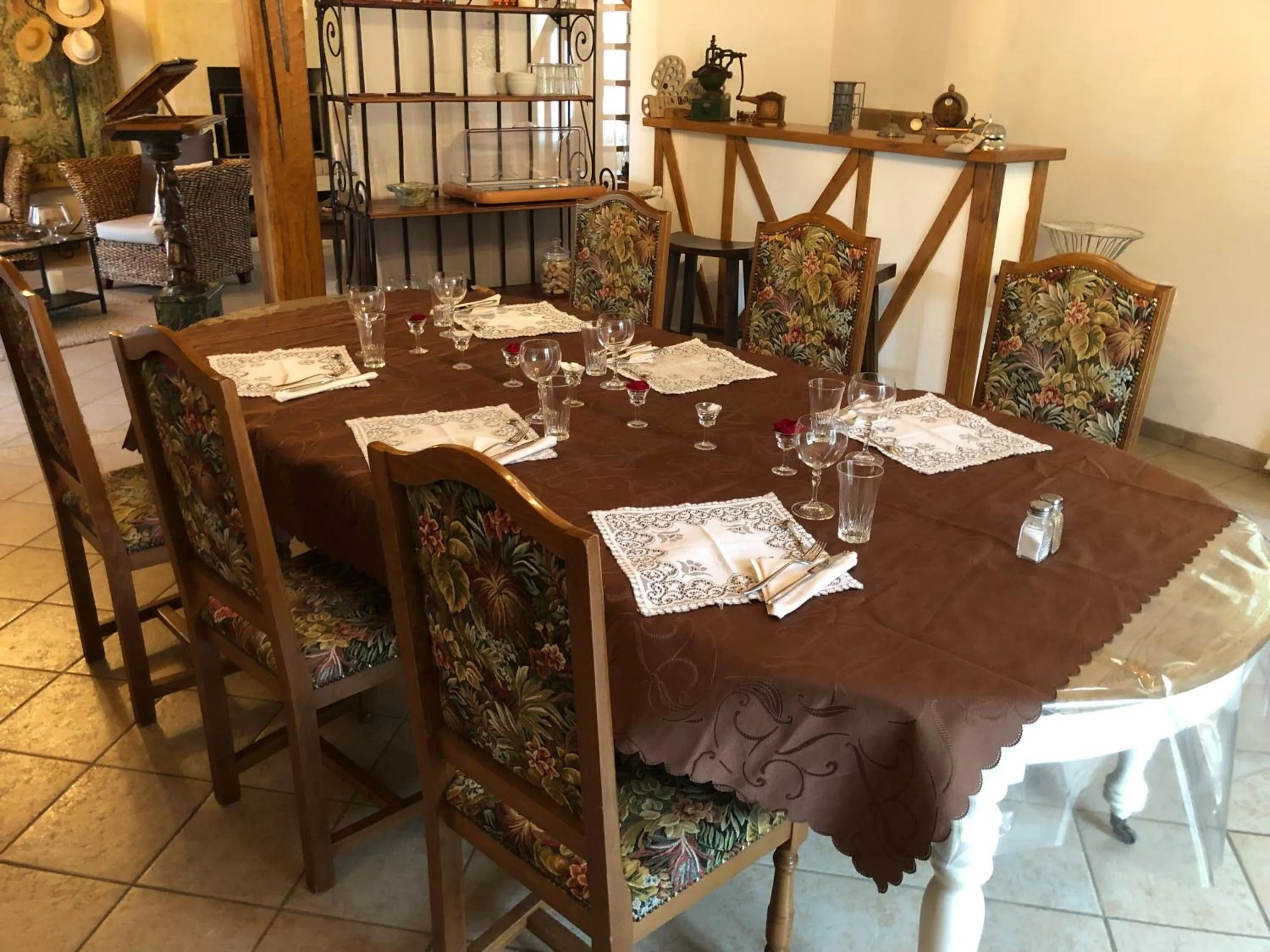 Restaurant/places to eat in La Barde Montfort, votre maison d'hôtes à 4 kms de Sarlat Dordogne