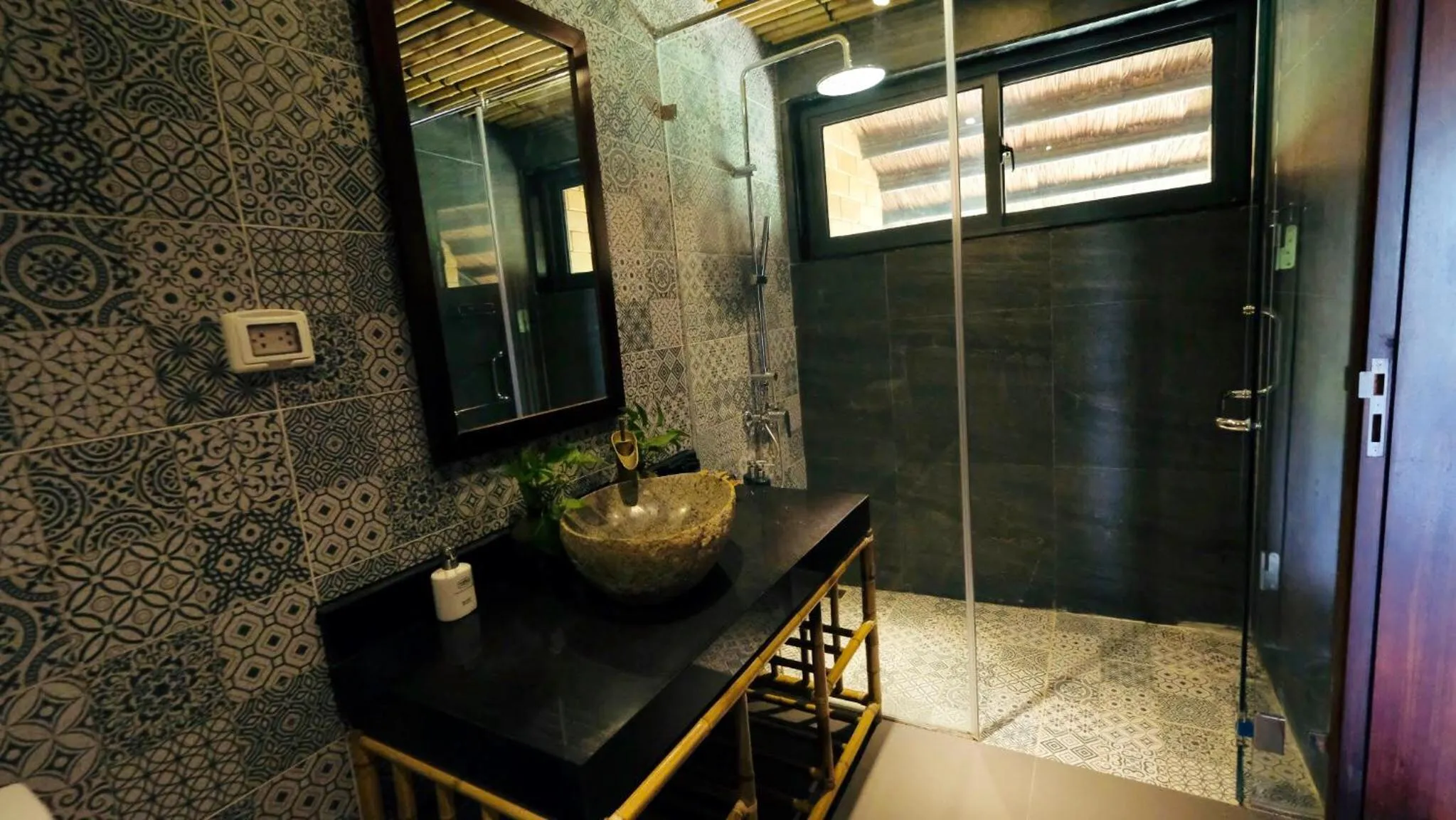 Bathroom in Tomodachi Retreat - Làng Mít