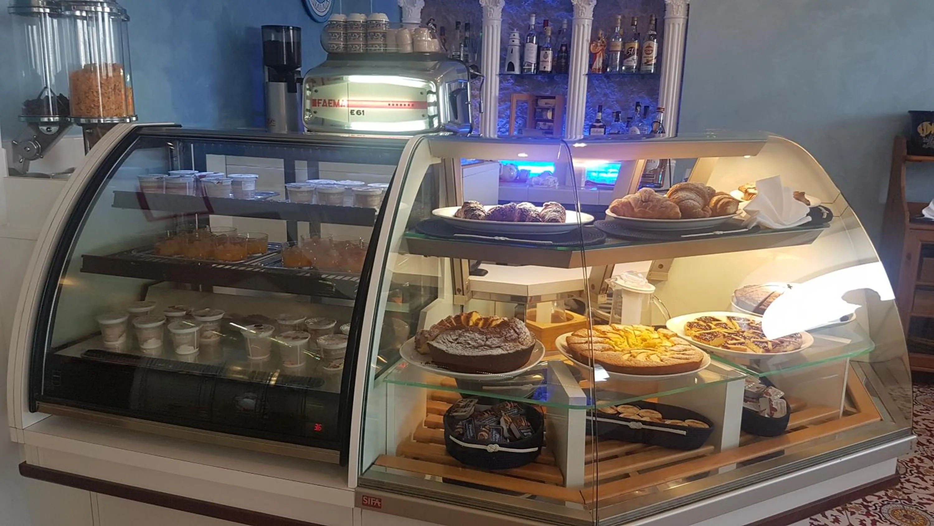 Breakfast in Hotel La Baia