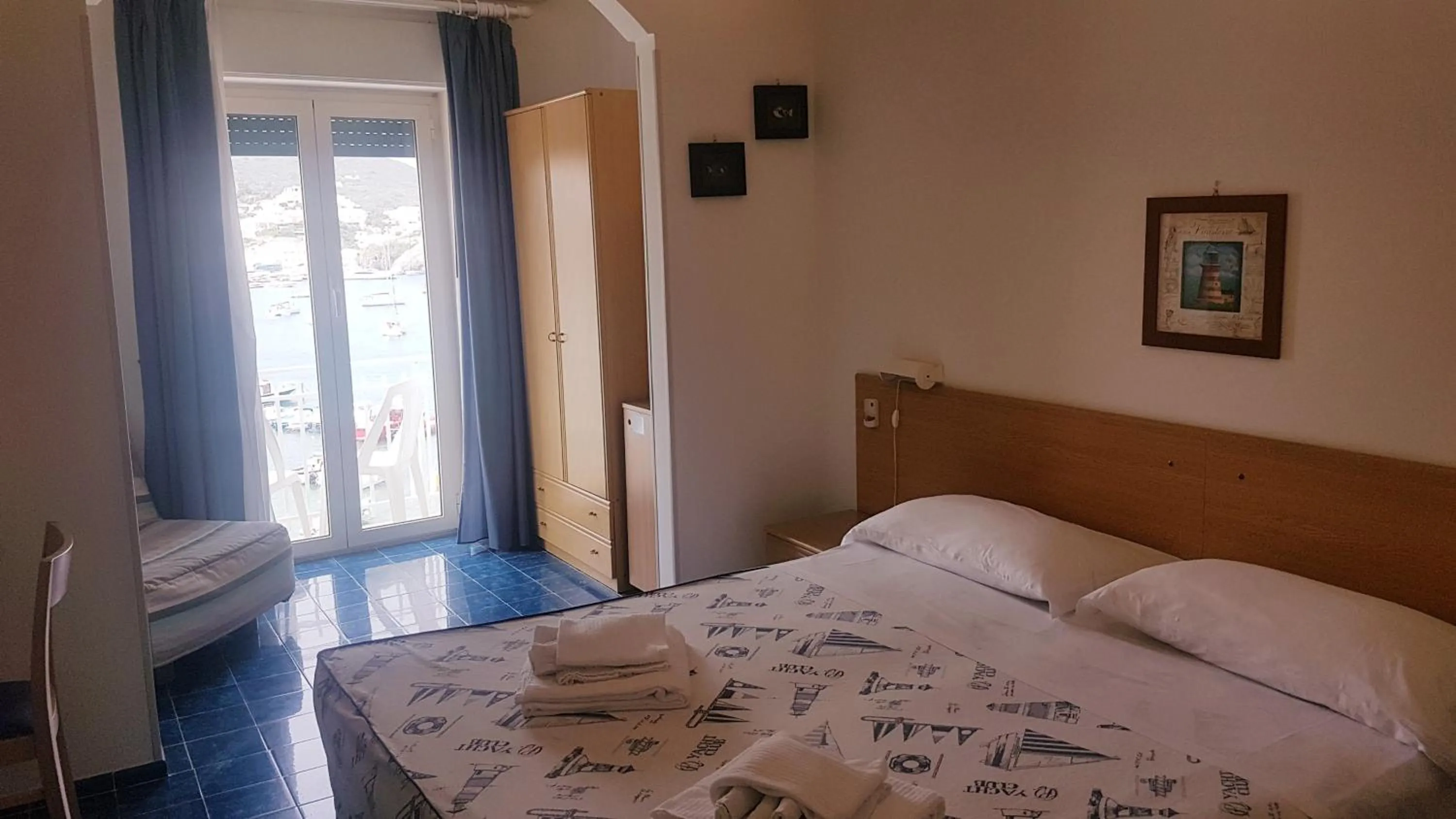 Bed in Hotel La Baia