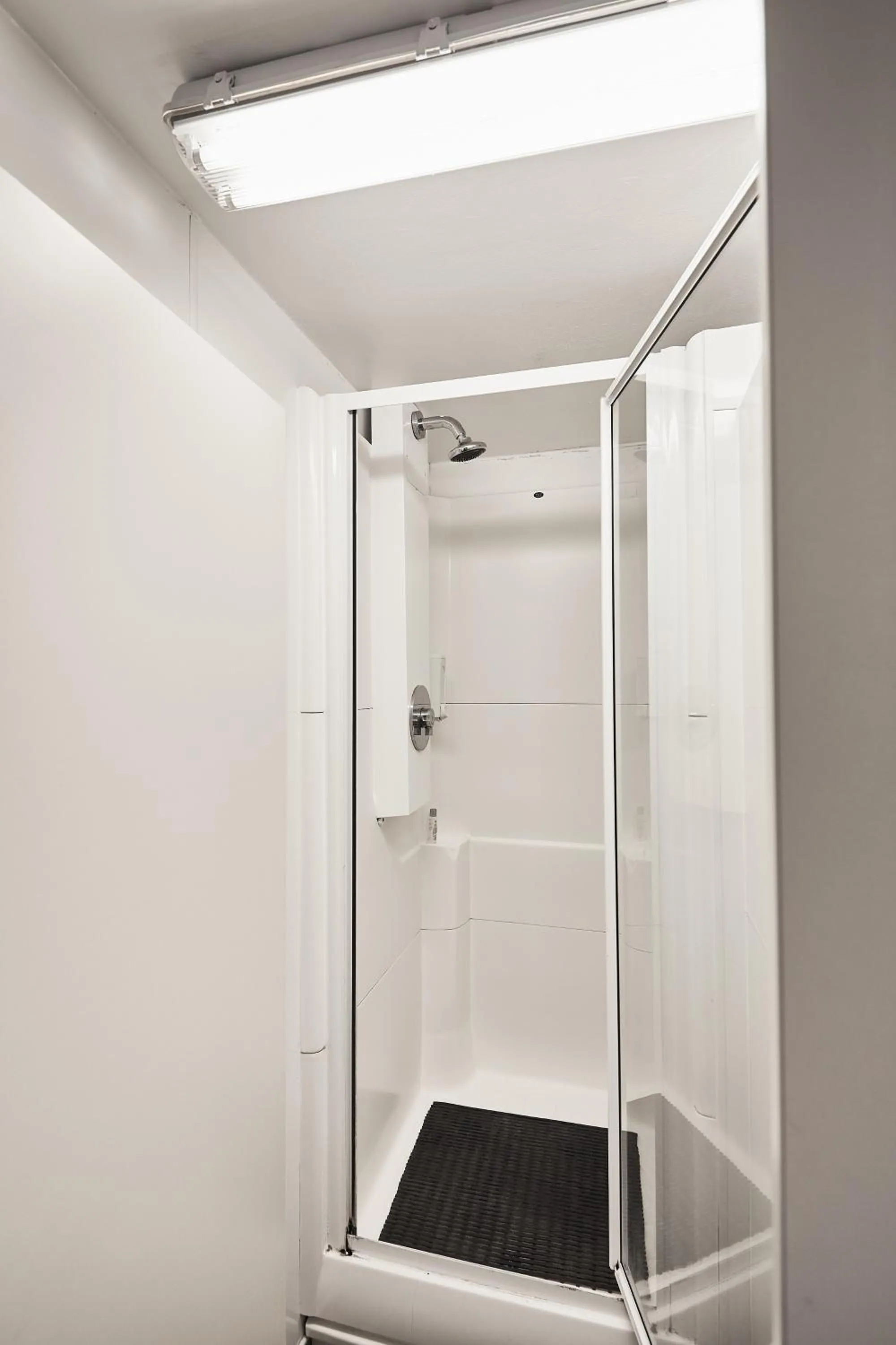 Shower in St Christopher's Inn London Bridge - The Inn