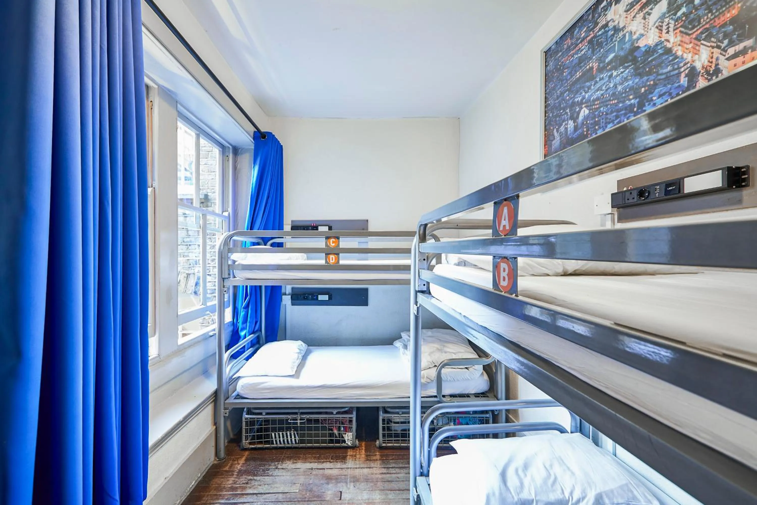 Bed in St Christopher's Inn London Bridge - The Inn