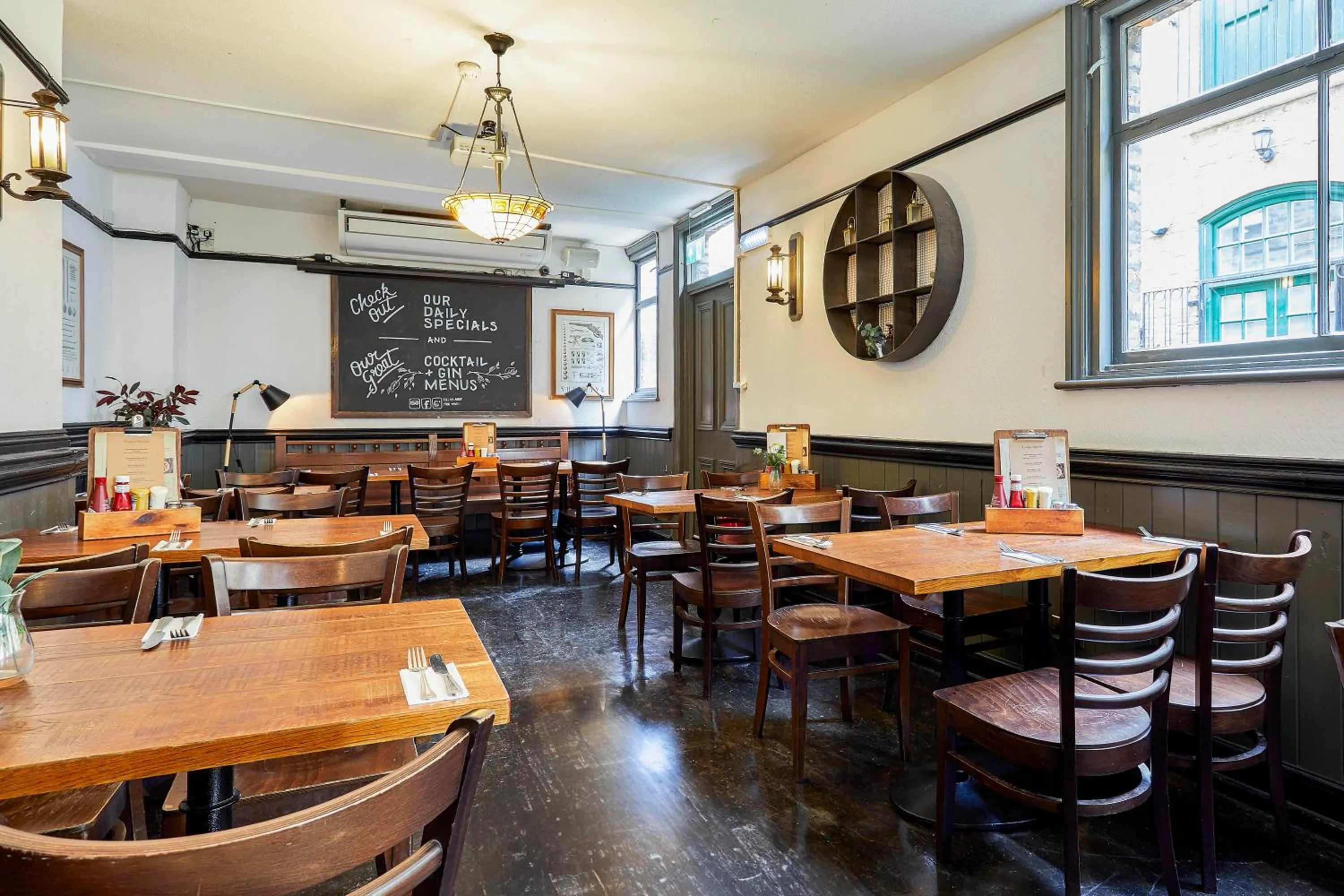 Dining area in St Christopher's Inn London Bridge - The Inn