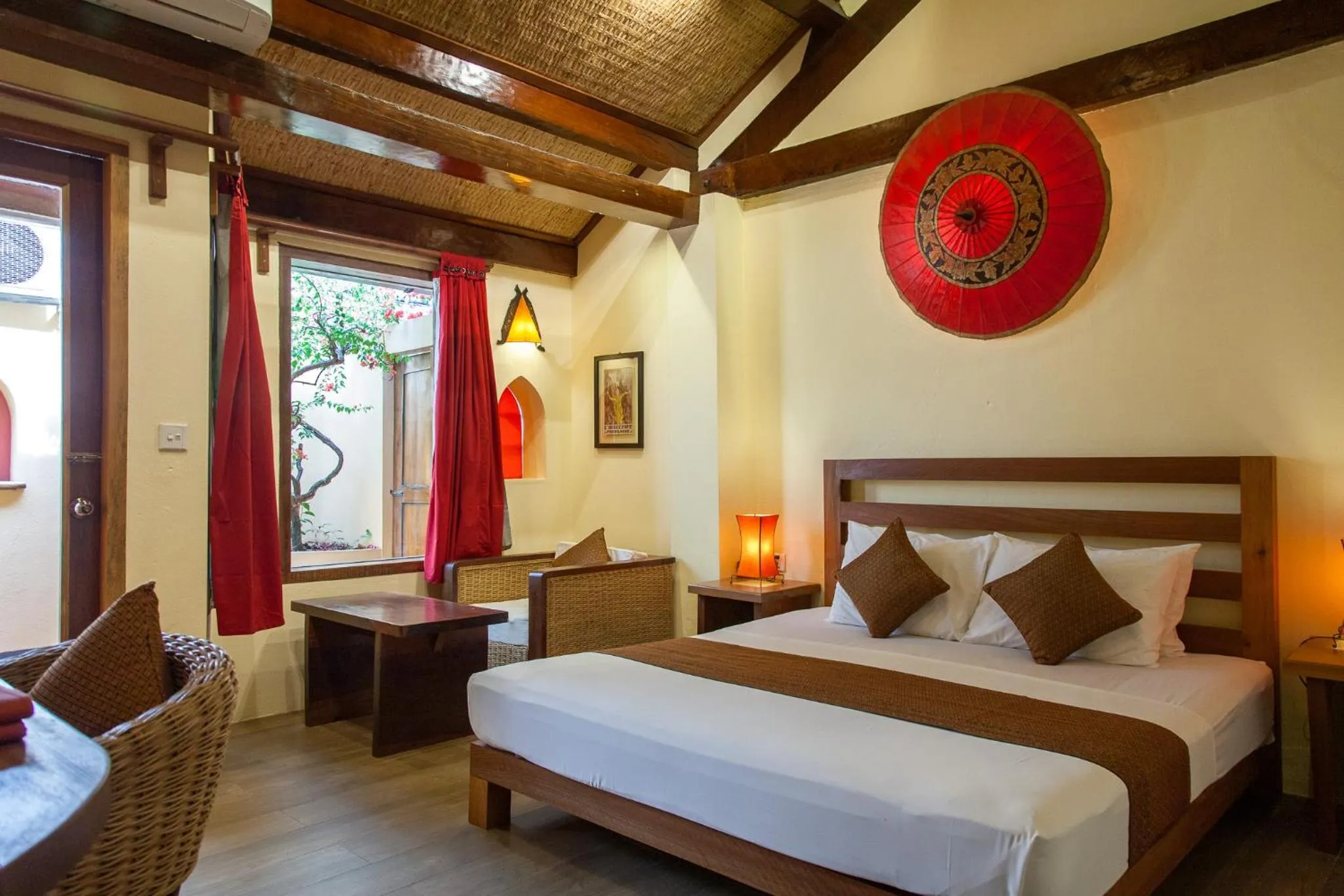 Patio, Bed in Rikitikitavi