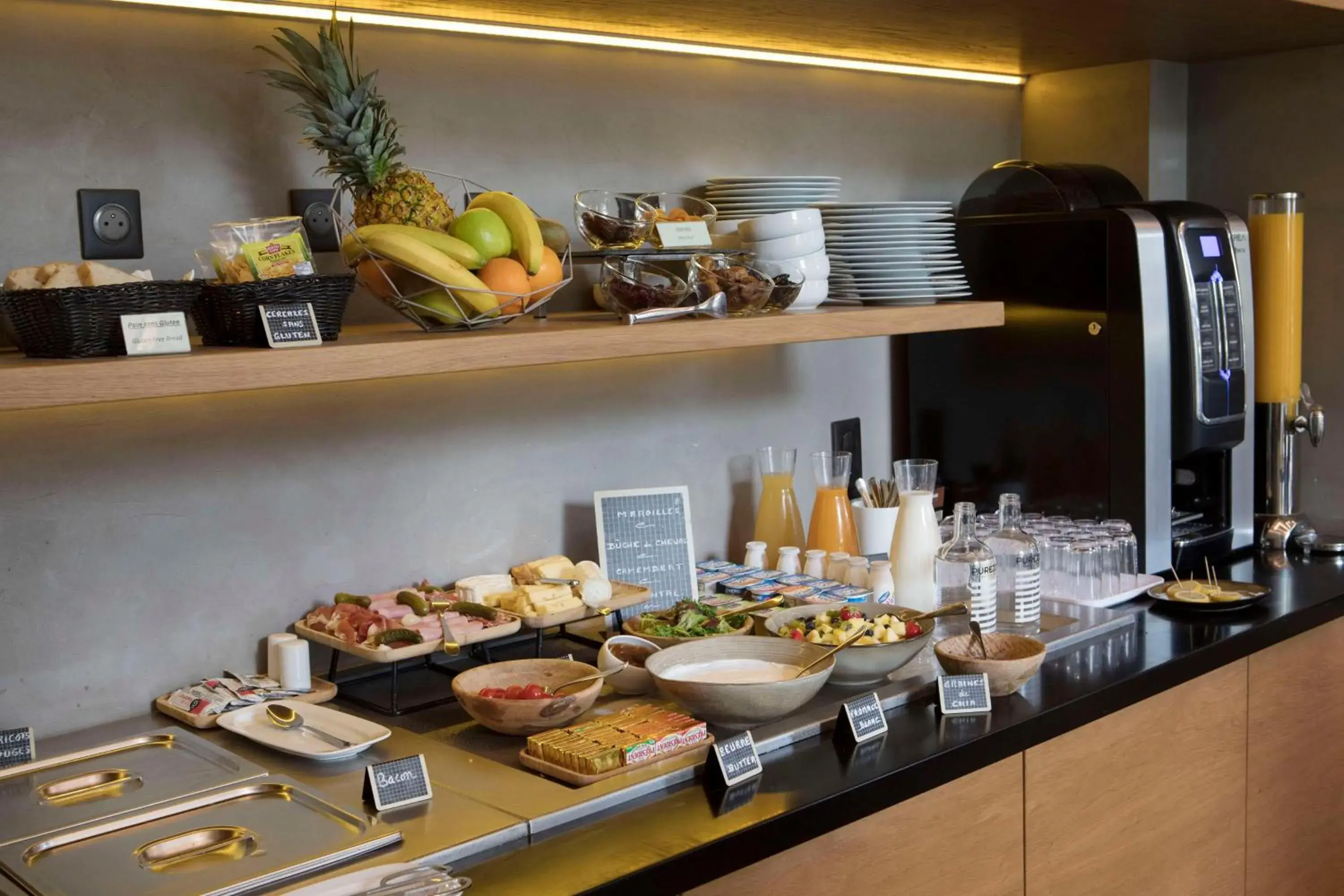 Breakfast in Best Western Plus Hotel Du Parc Chantilly Breakfast in Best Western Plus Hotel Du Parc Chantilly