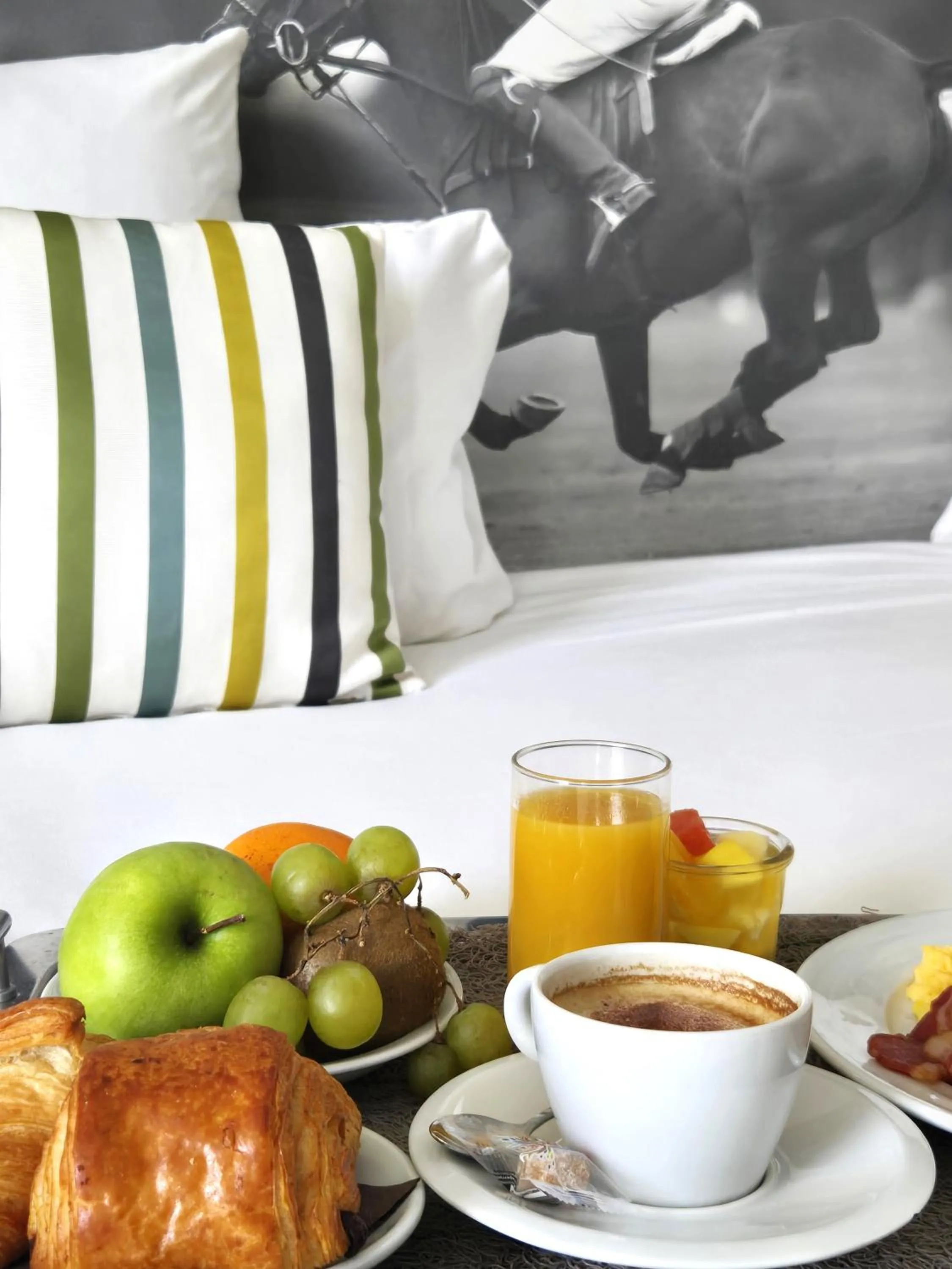 Breakfast in Best Western Plus Hotel Du Parc Chantilly