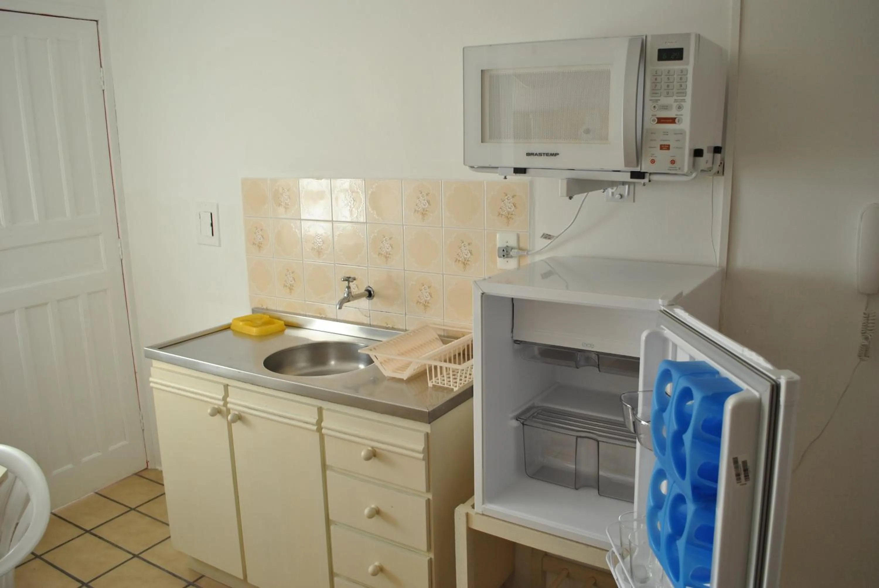 Kitchen or kitchenette in Residencial Sol e Mar de Floripa