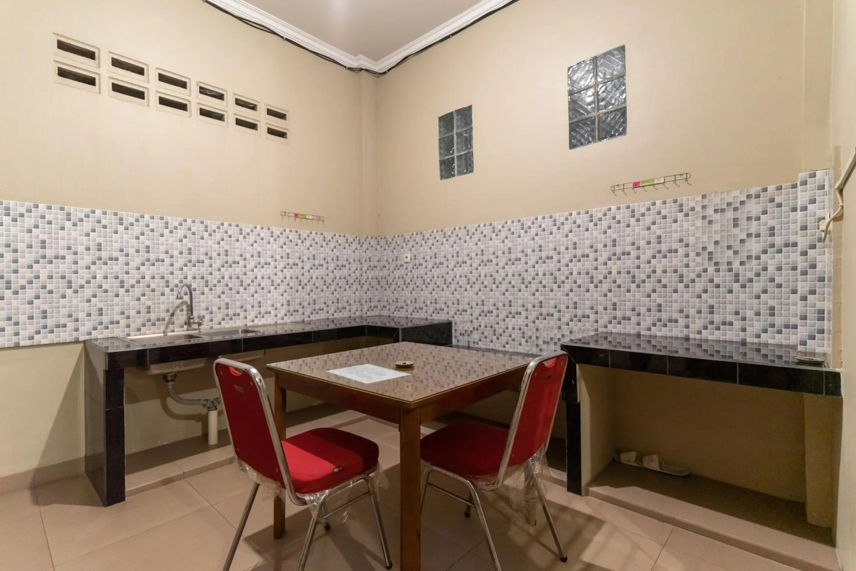 RedDoorz At Joyce Guest House Medan