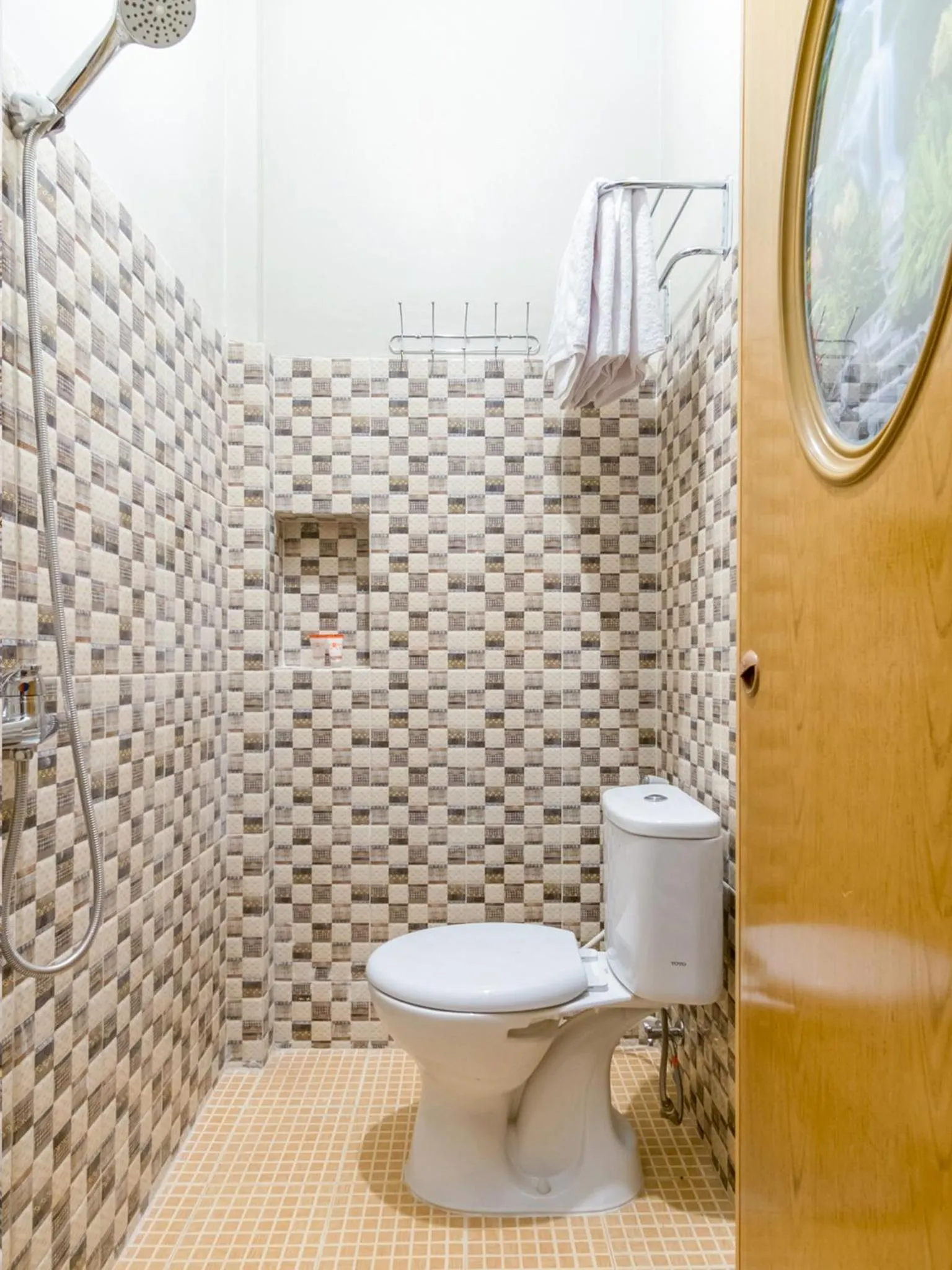 Bathroom in RedDoorz At Joyce Guest House Medan