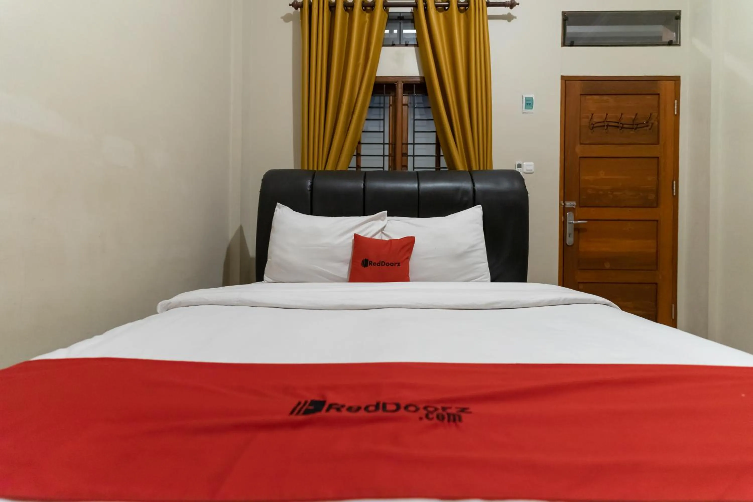 Bed in RedDoorz At Joyce Guest House Medan