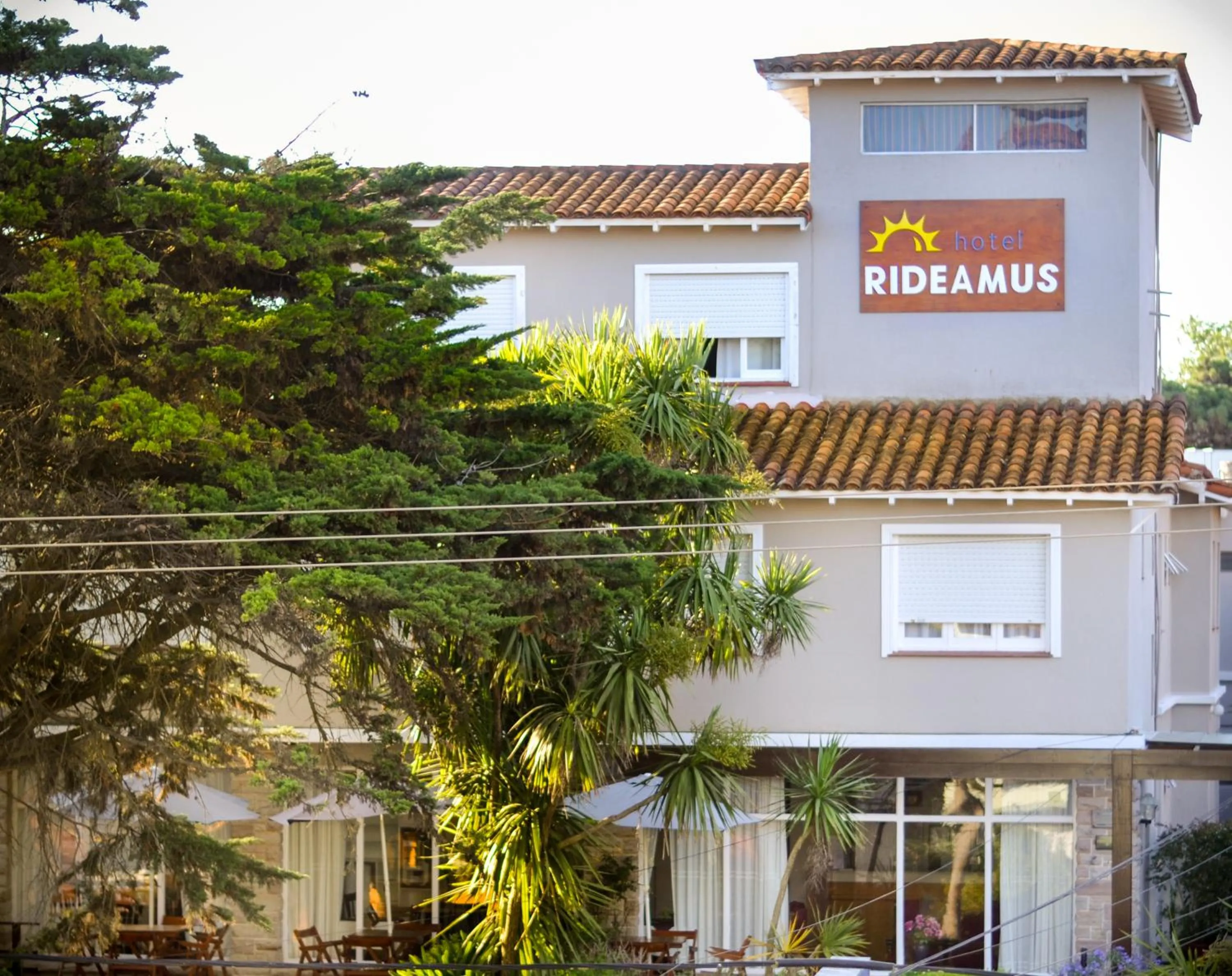 Property building in Hotel Rideamus