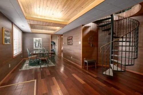 Creekside Cabin