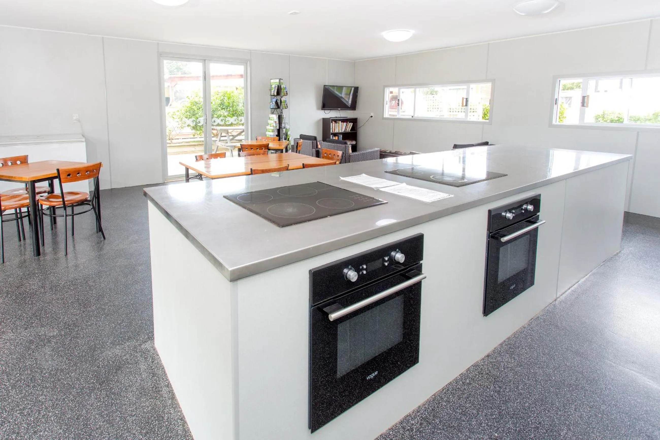 Communal kitchen in Tasman Holiday Parks - Beachaven