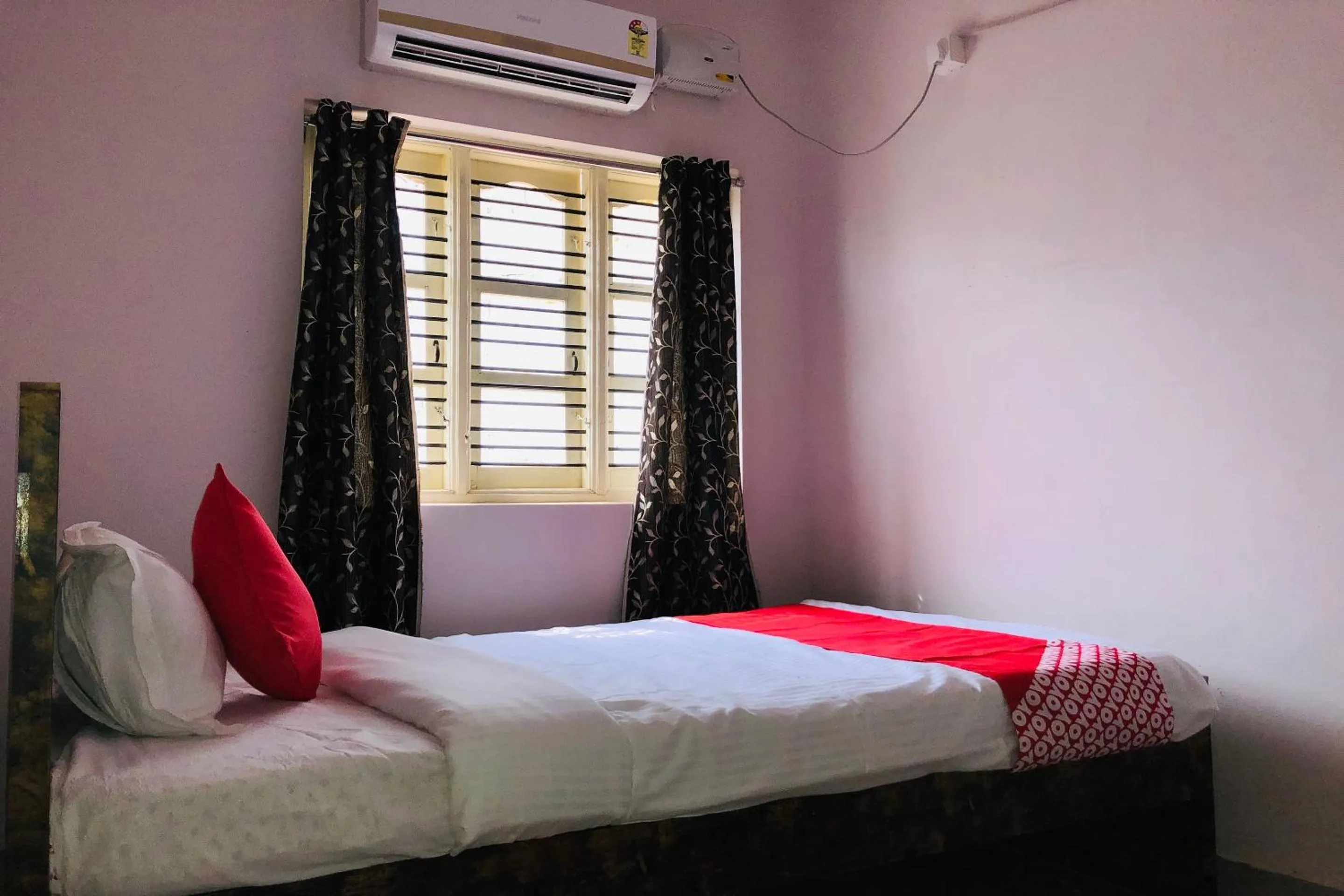 Bedroom, Bed in Collection O V K Lodge