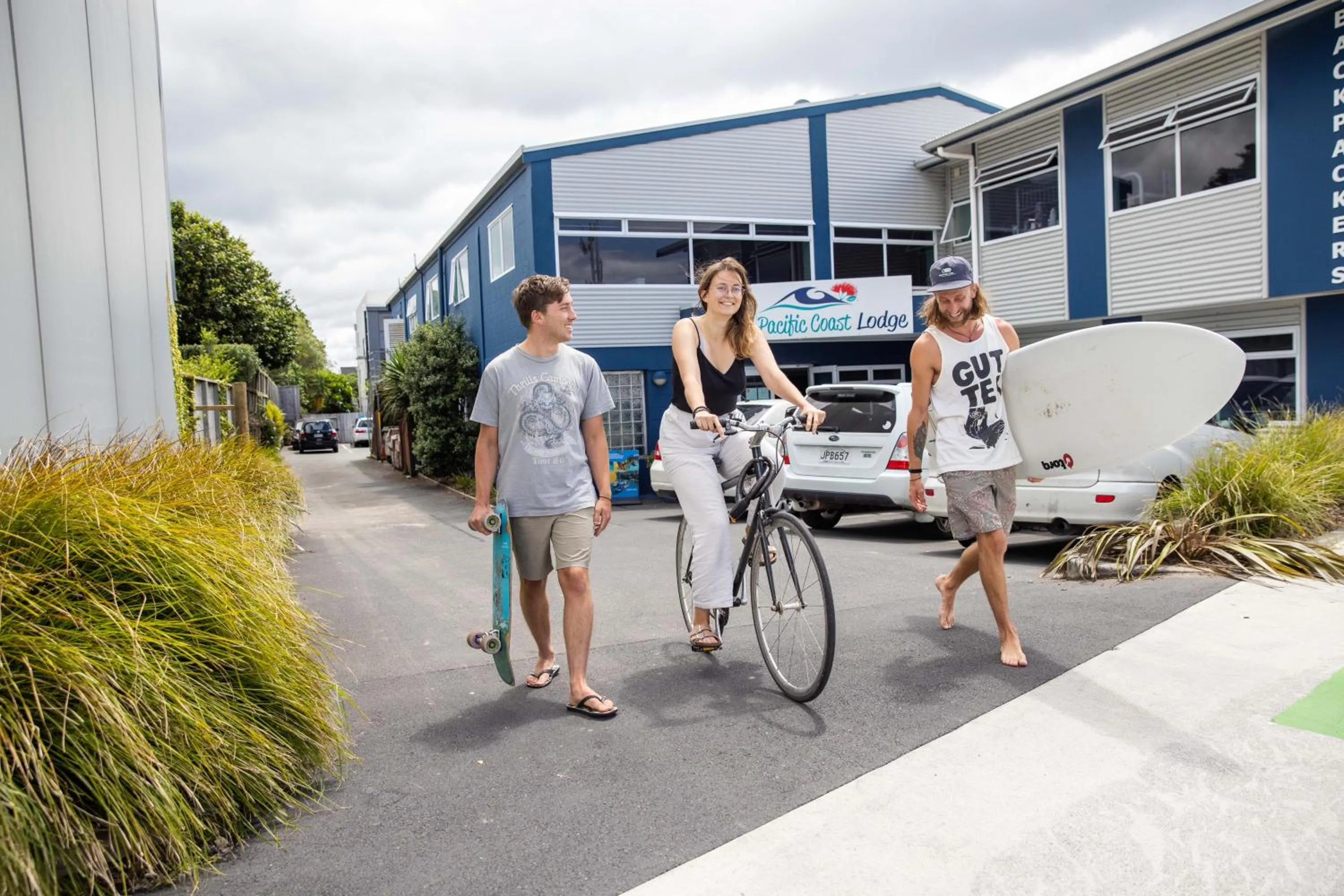 People in Pacific Coast Lodge and Backpackers