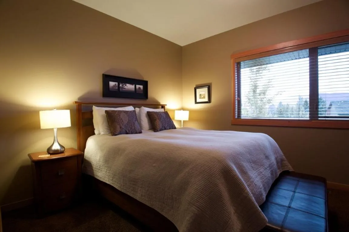 Bedroom, Bed in The Residences at Fairmont Ridge