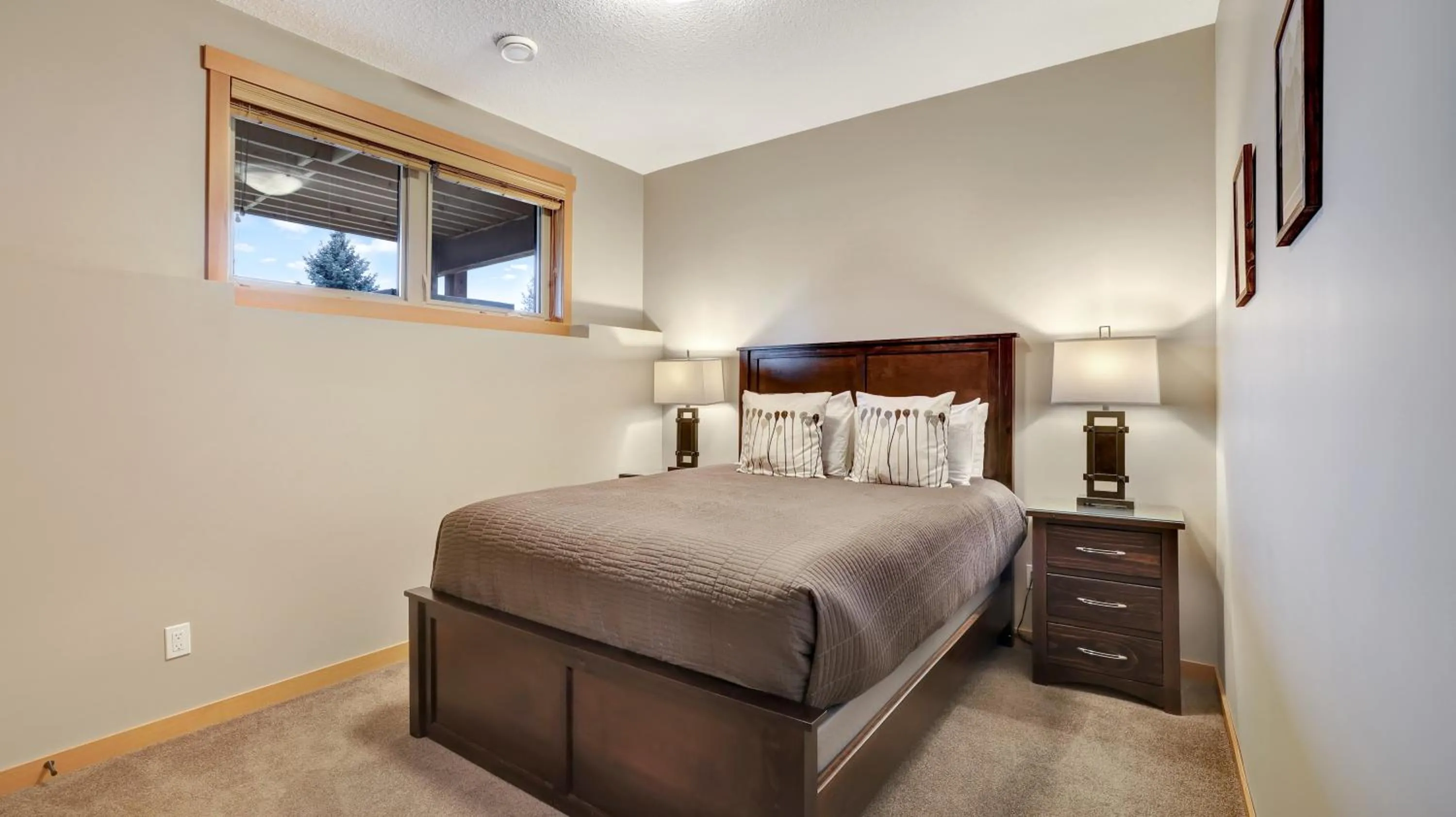 Bed in The Residences at Fairmont Ridge